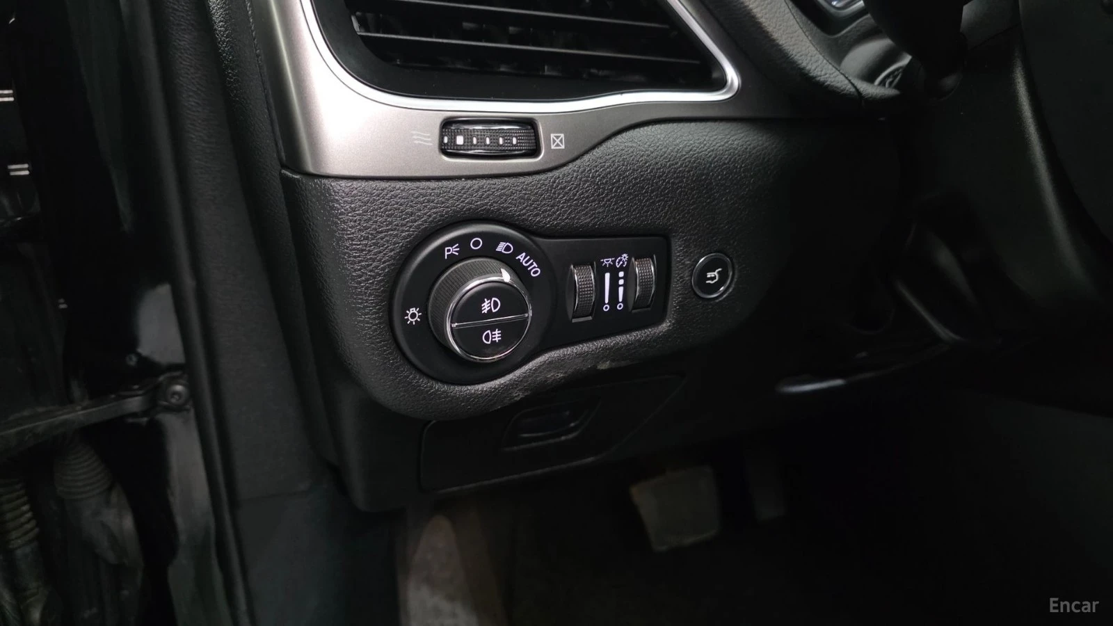 Jeep Cherokee 2.4* Longitude High* AWD* ПОДГРЕВ* КАМЕРА* ШИБИДАХ, снимка 16 - Автомобили и джипове - 55485085