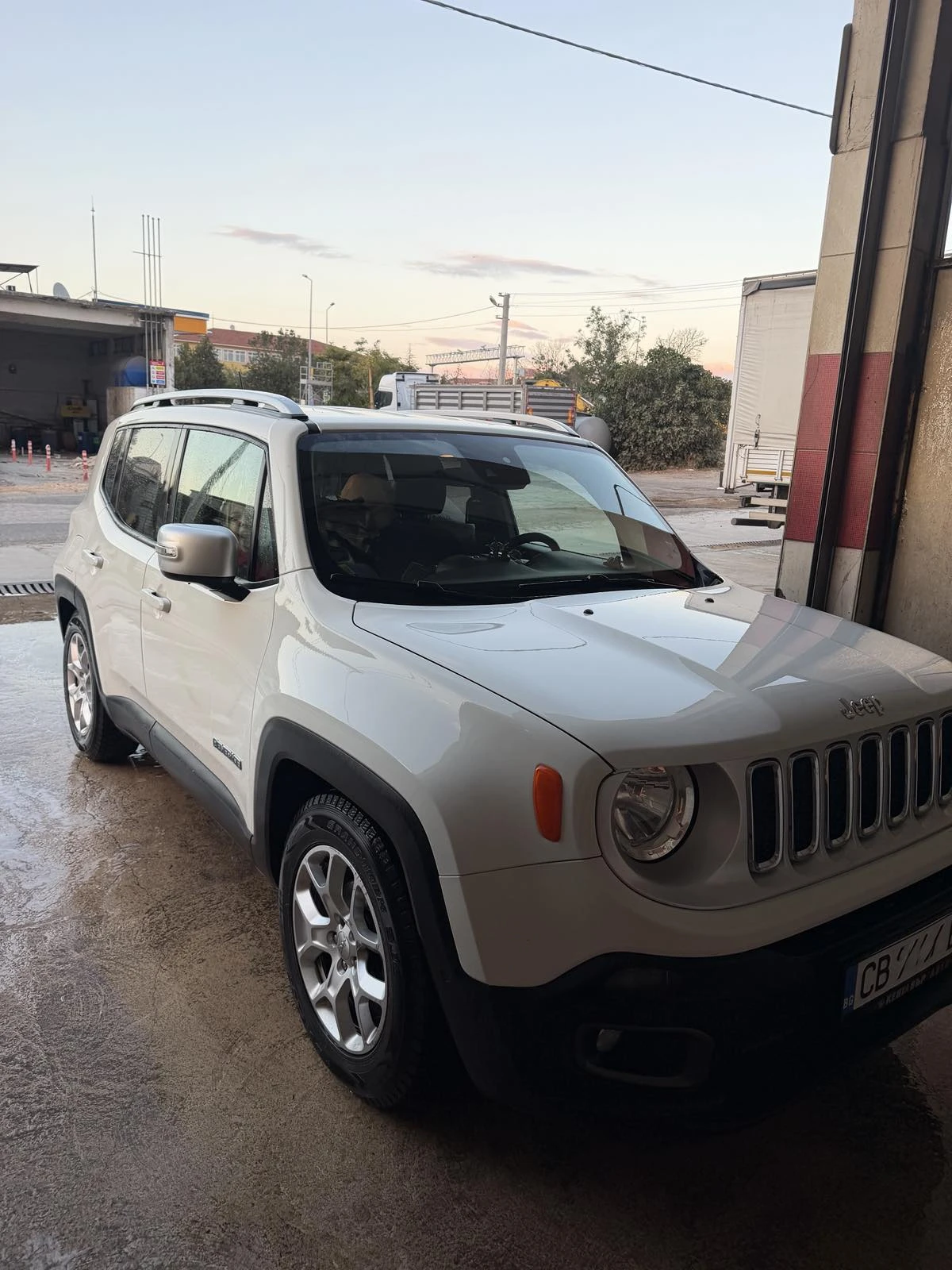 Jeep Renegade, снимка 5 - Автомобили и джипове - 56414642