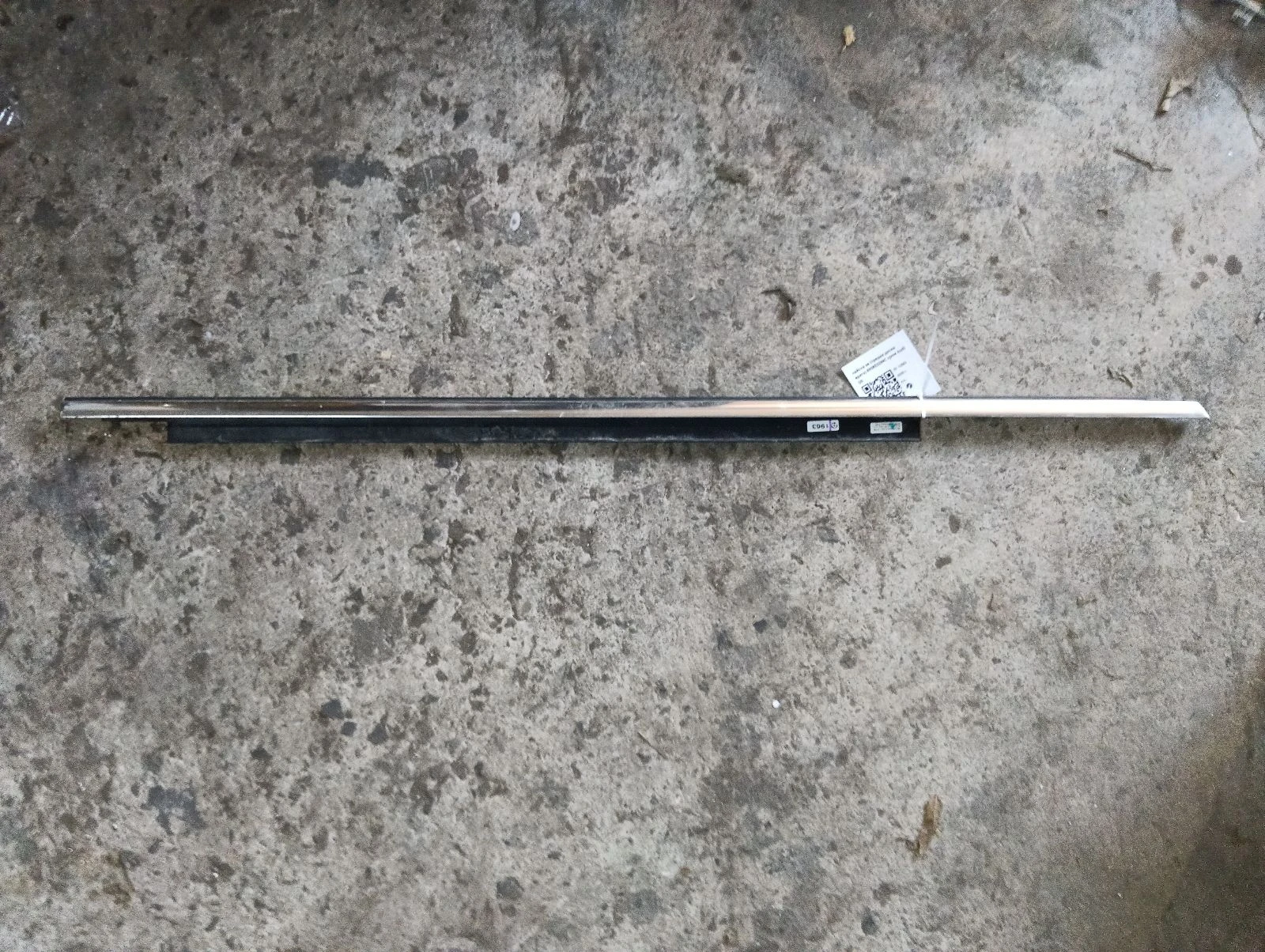 лайсна за (предна дясна врата) 8R0853284C хром Audi Q5