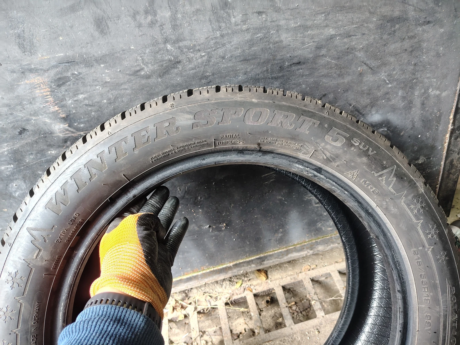 Гуми Зимни 215/55R18, снимка 5 - Гуми и джанти - 54085967