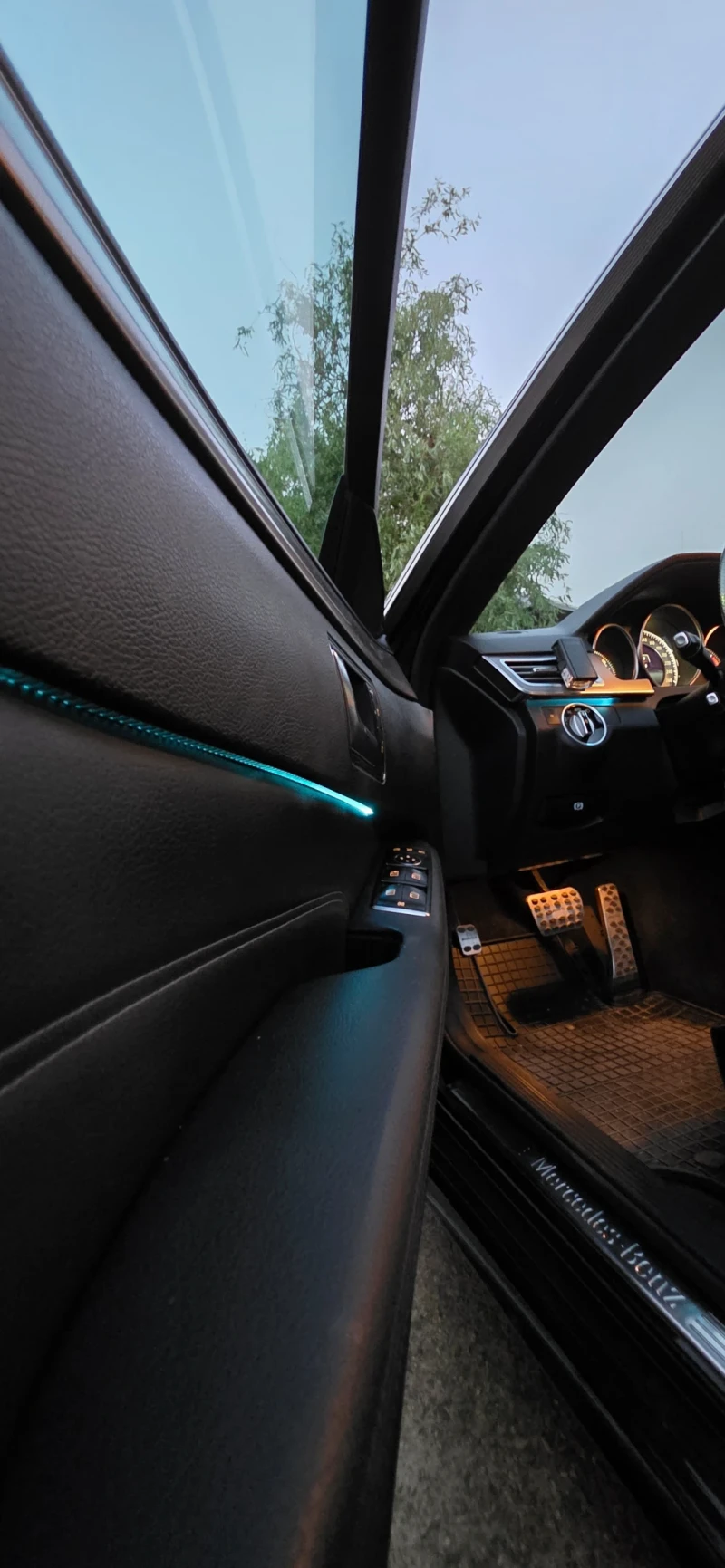 Mercedes-Benz E 220 9G tronic, снимка 17 - Автомобили и джипове - 52005501