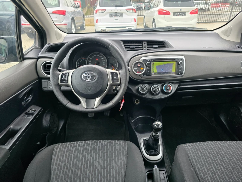Toyota Yaris 1.3 VVT-I, Нави, Камера, 99к.с., 6 скорости!, снимка 12 - Автомобили и джипове - 53520478