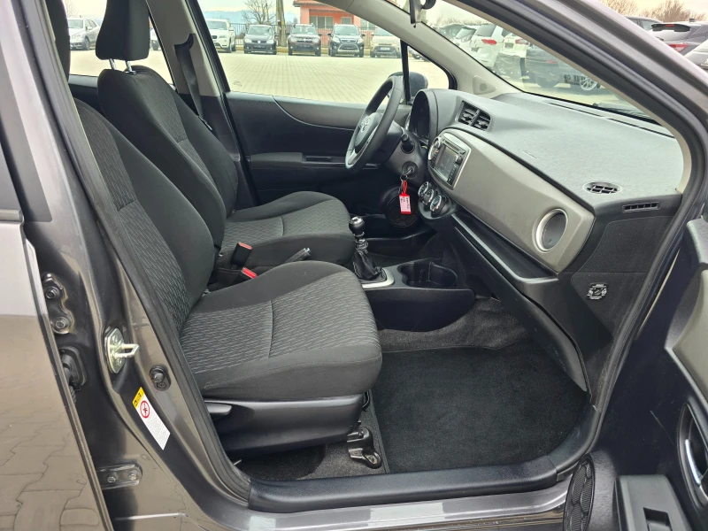 Toyota Yaris 1.3 VVT-I, Нави, Камера, 99к.с., 6 скорости!, снимка 13 - Автомобили и джипове - 53520478