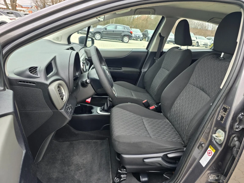 Toyota Yaris 1.3 VVT-I, Нави, Камера, 99к.с., 6 скорости!, снимка 9 - Автомобили и джипове - 53520478