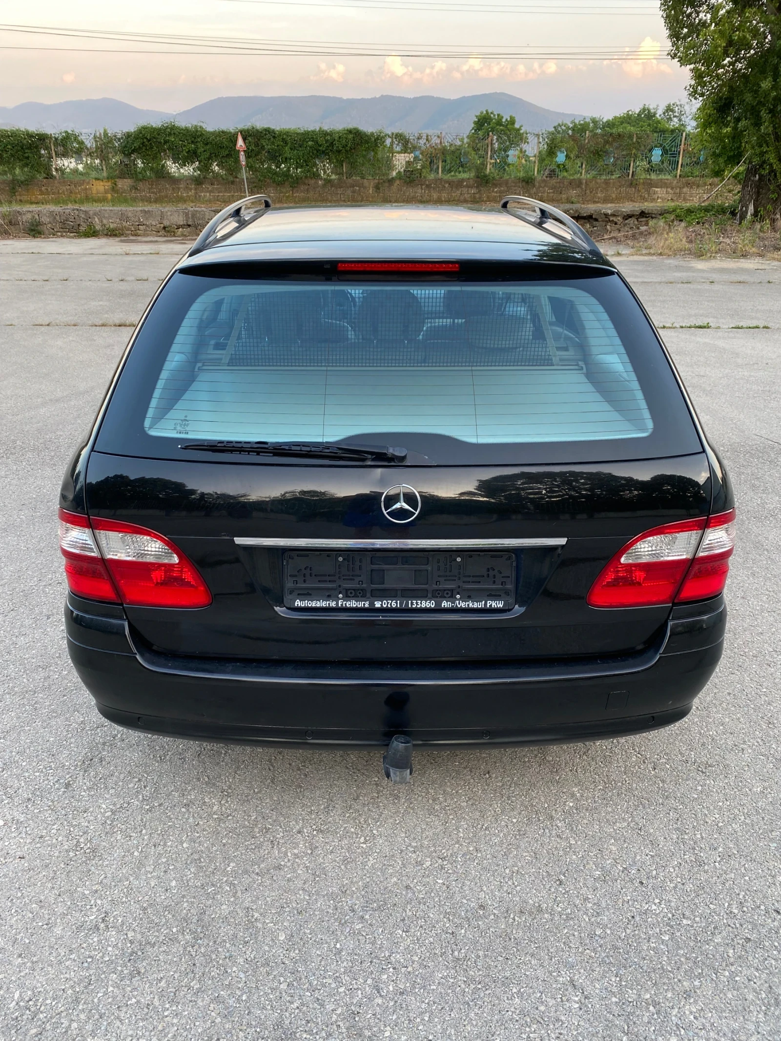 Mercedes-Benz E 500 7G-Tronic задно - изображение 8