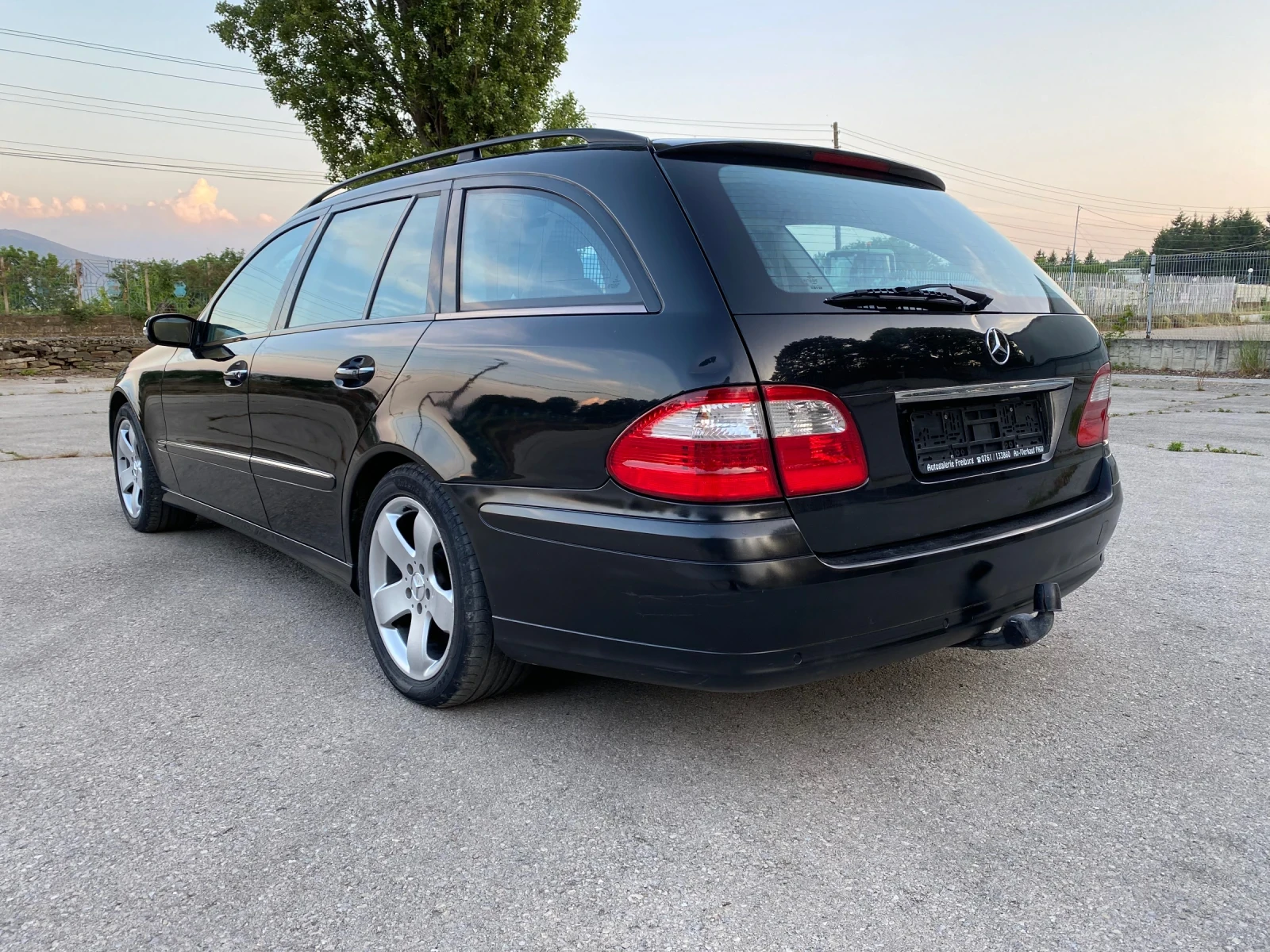Mercedes-Benz E 500 7G-Tronic задно - изображение 6