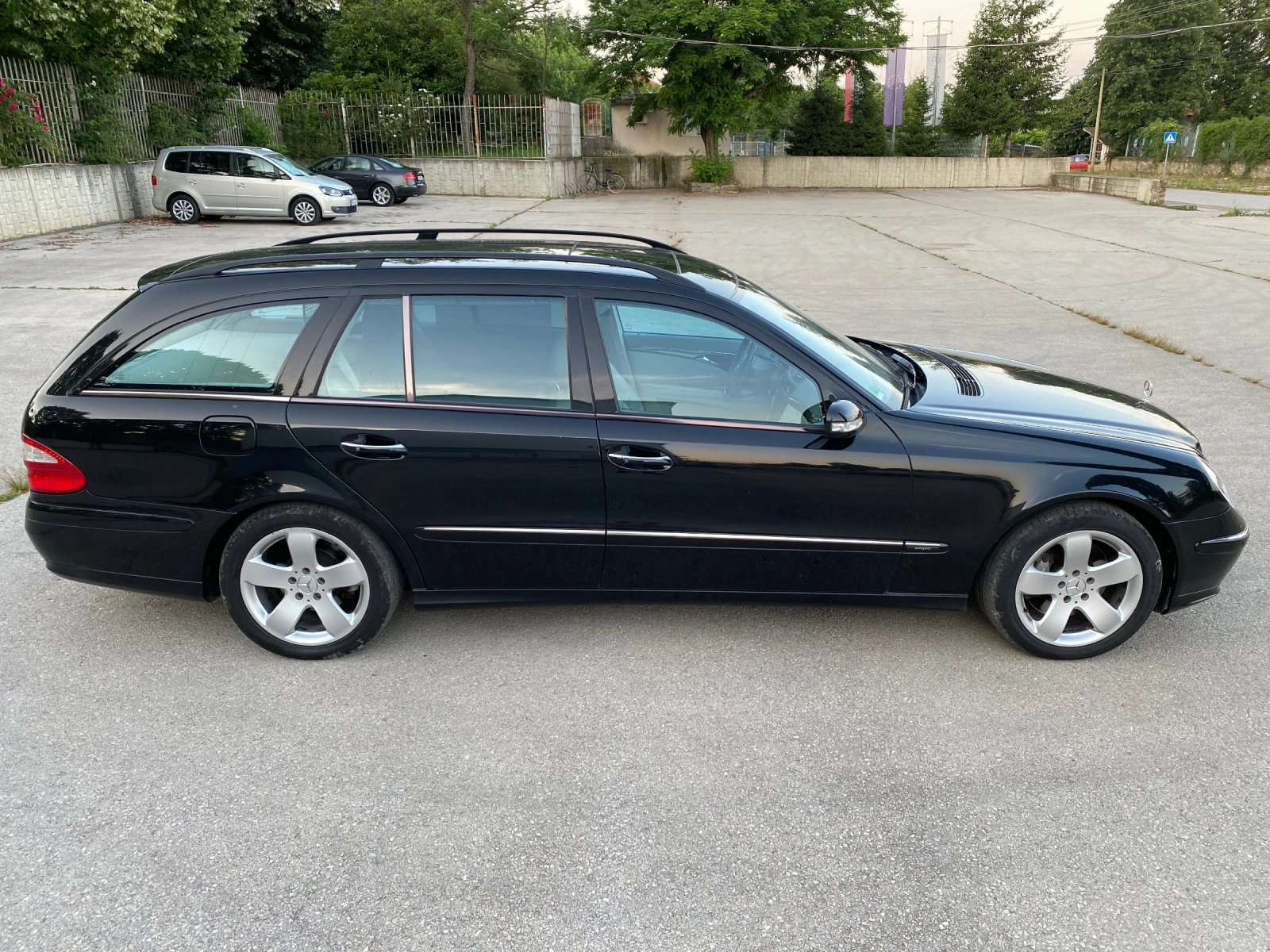 Mercedes-Benz E 500 7G-Tronic задно - изображение 5