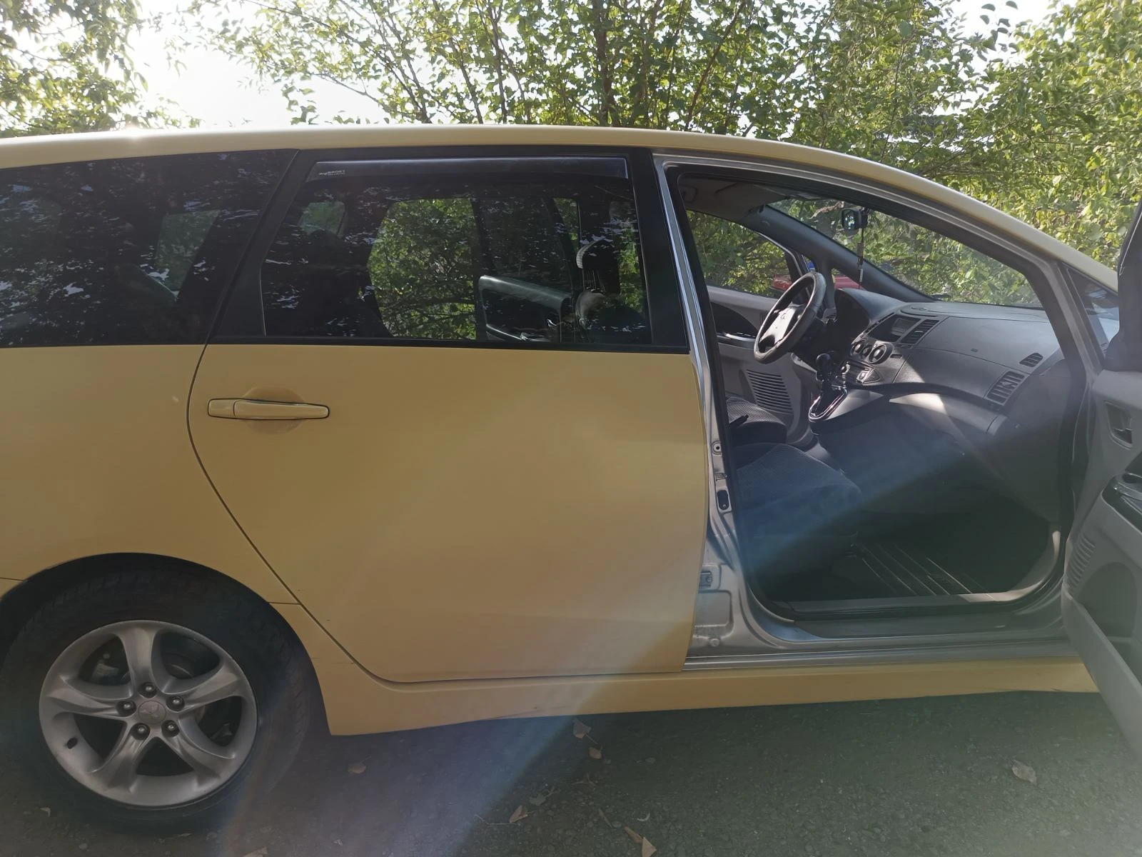 Mitsubishi Grandis 2, 0HDi - изображение 2