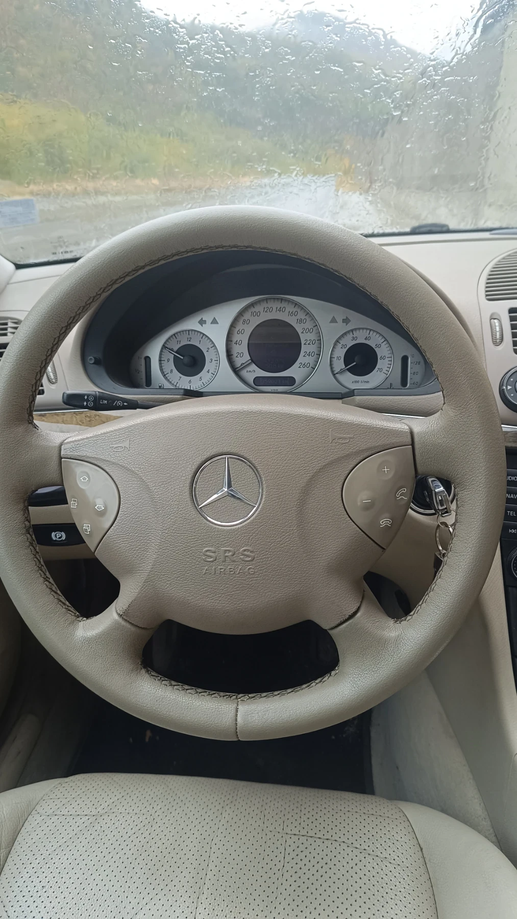 Mercedes-Benz E 500  - изображение 7