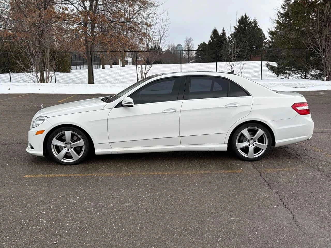 Mercedes-Benz E 350   LANE ASSIST | ПОДГРЕВИ | CARFAX - изображение 2