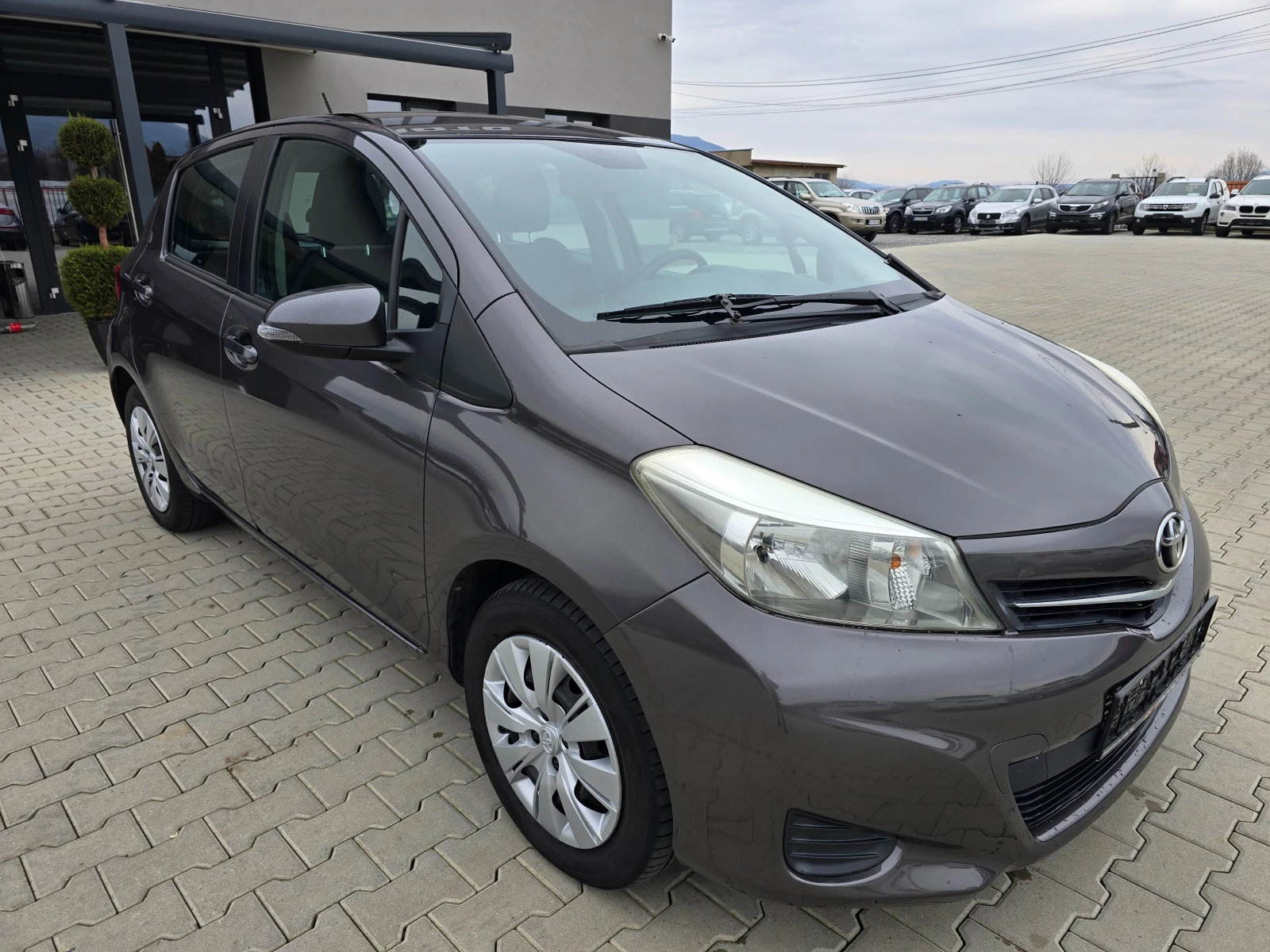 Toyota Yaris 1.3 VVT-I, Нави, Камера, 99к.с., 6 скорости! - изображение 2