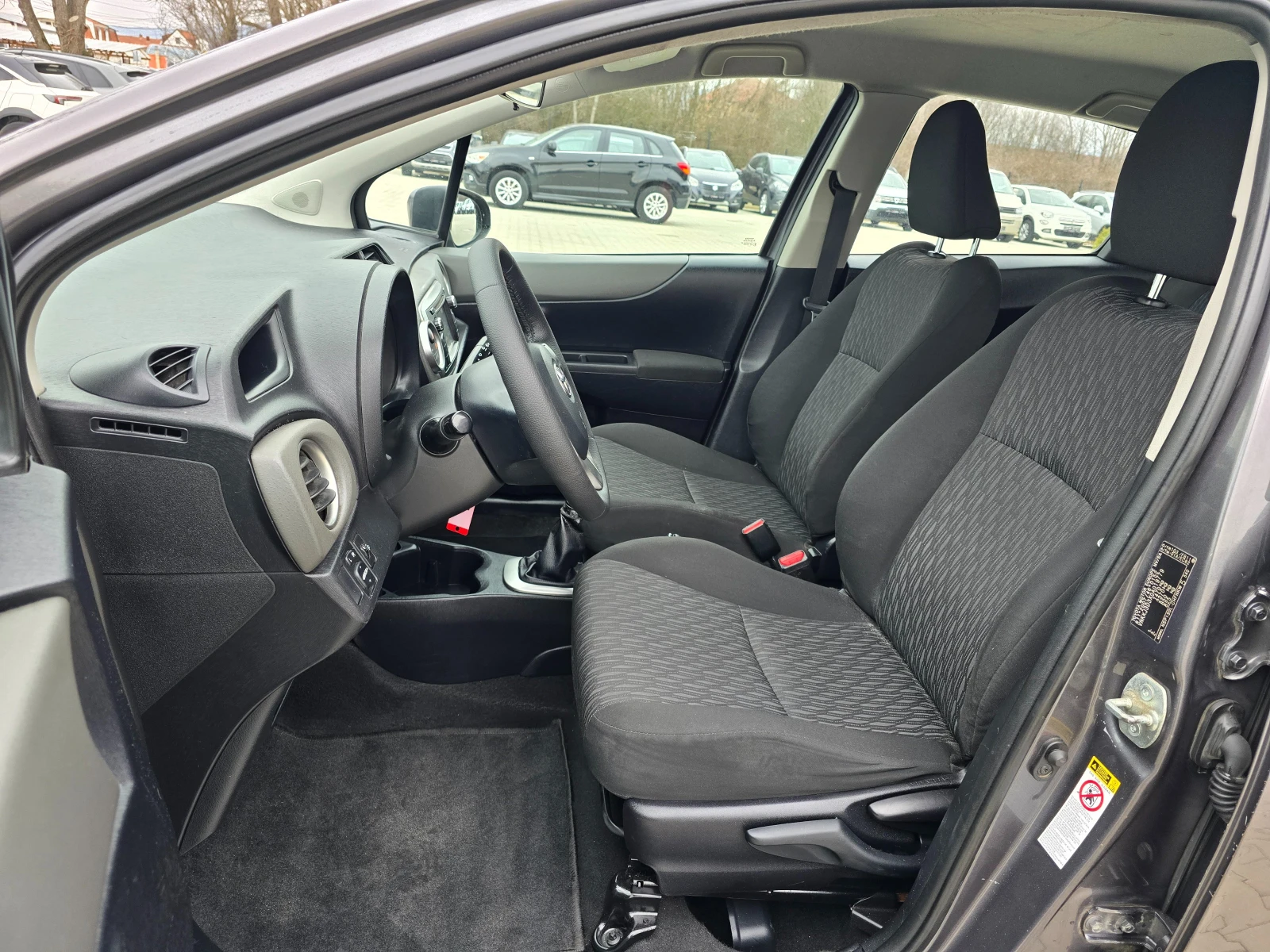 Toyota Yaris 1.3 VVT-I, Нави, Камера, 99к.с., 6 скорости! - изображение 9