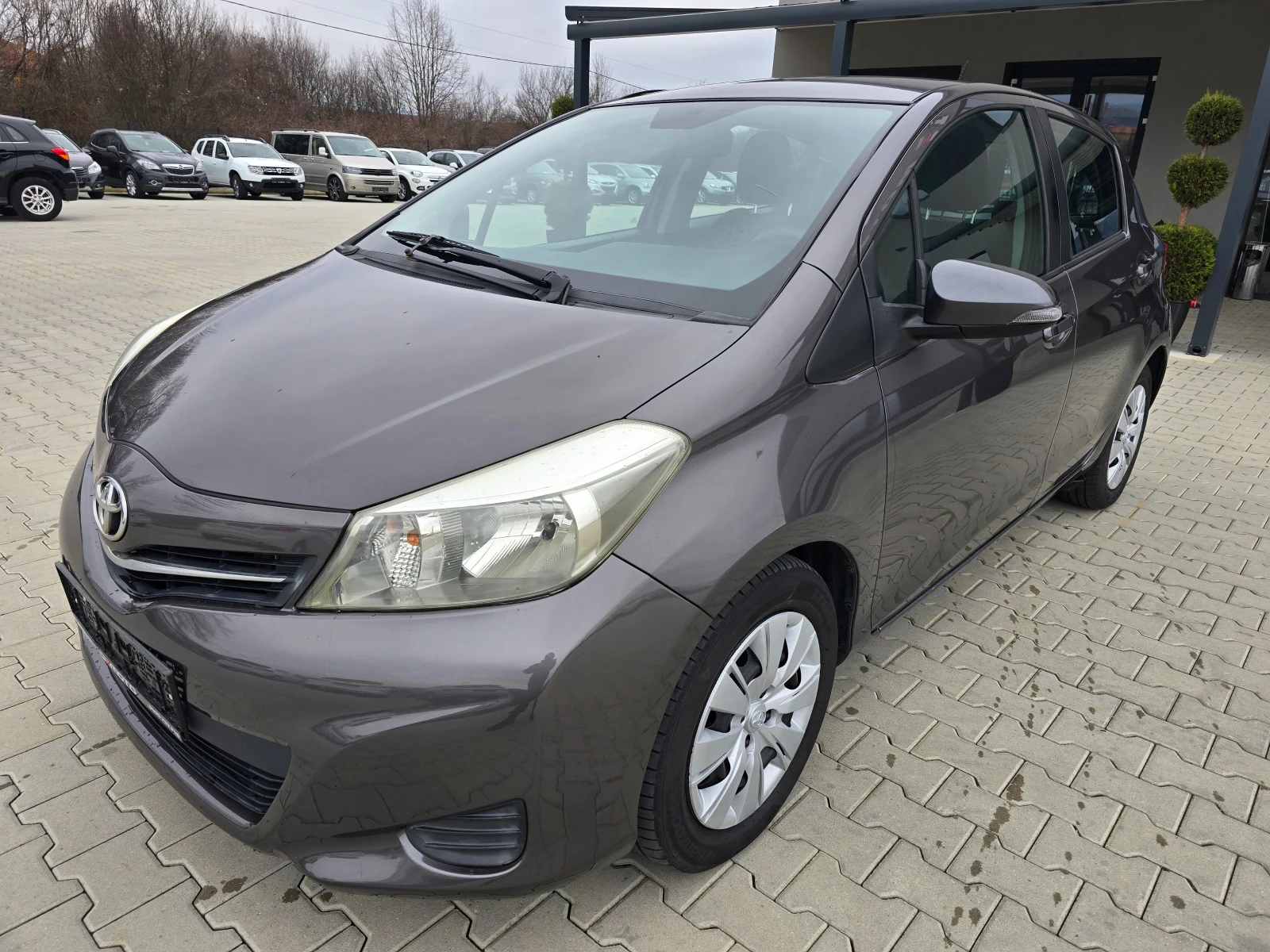 Toyota Yaris 1.3 VVT-I, Нави, Камера, 99к.с., 6 скорости! - изображение 6