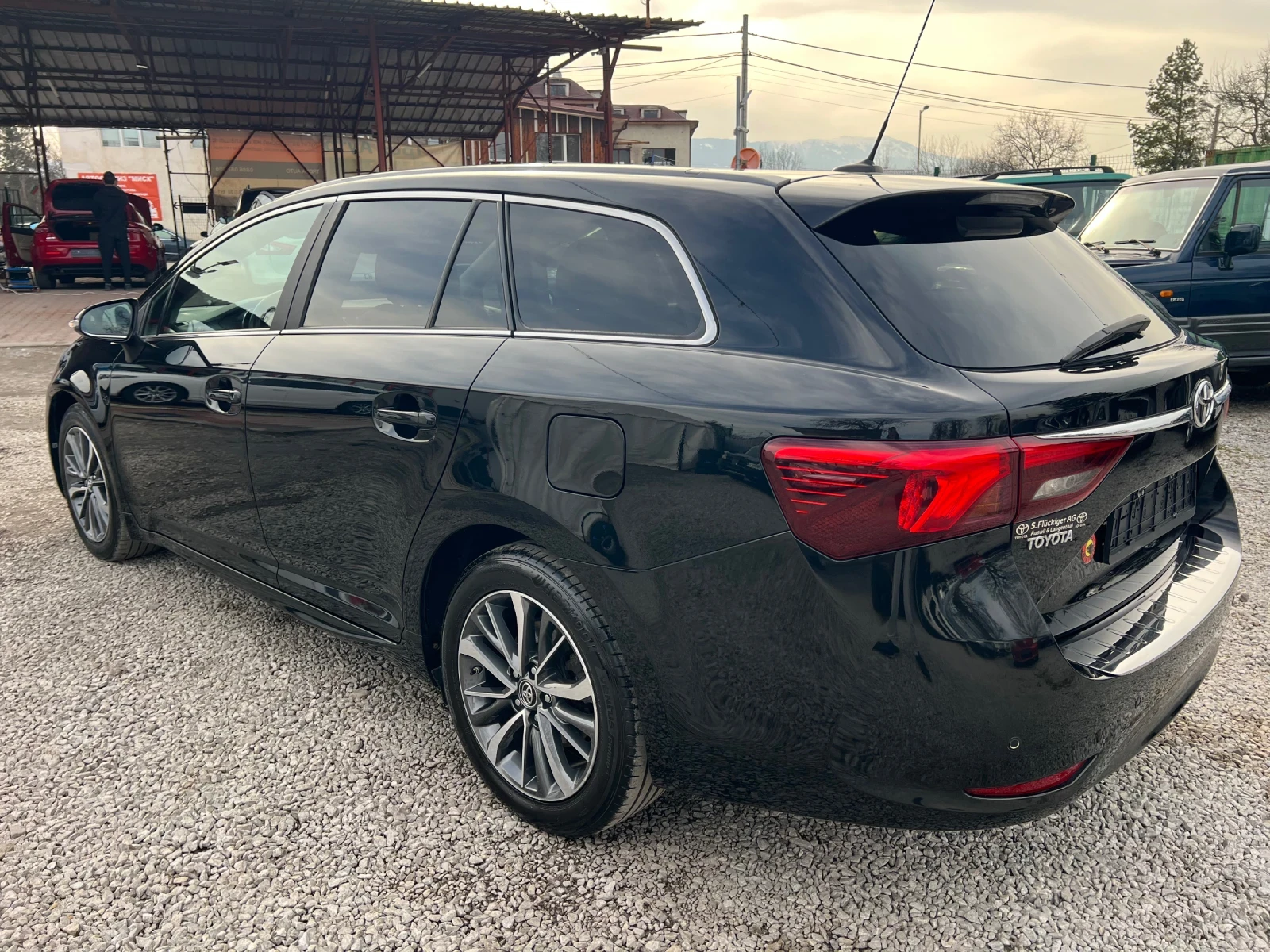 Toyota Avensis 2.0* АВТОМАТИК* ШВЕЙЦАРИЯ* КОЖА* , снимка 7 - Автомобили и джипове - 53720314