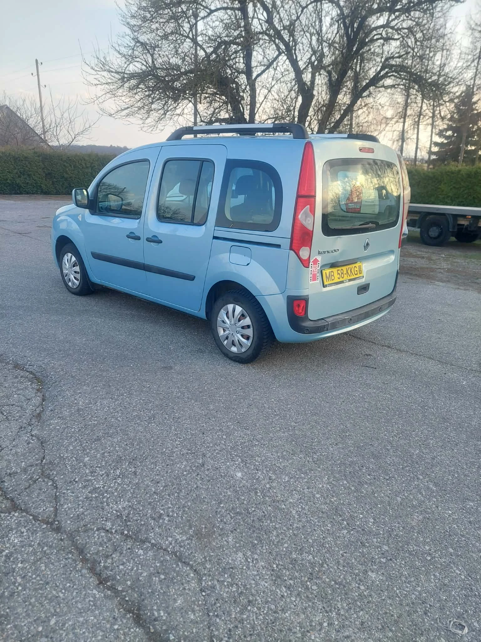 Renault Kangoo 1.5Дизел, снимка 4 - Автомобили и джипове - 53830267