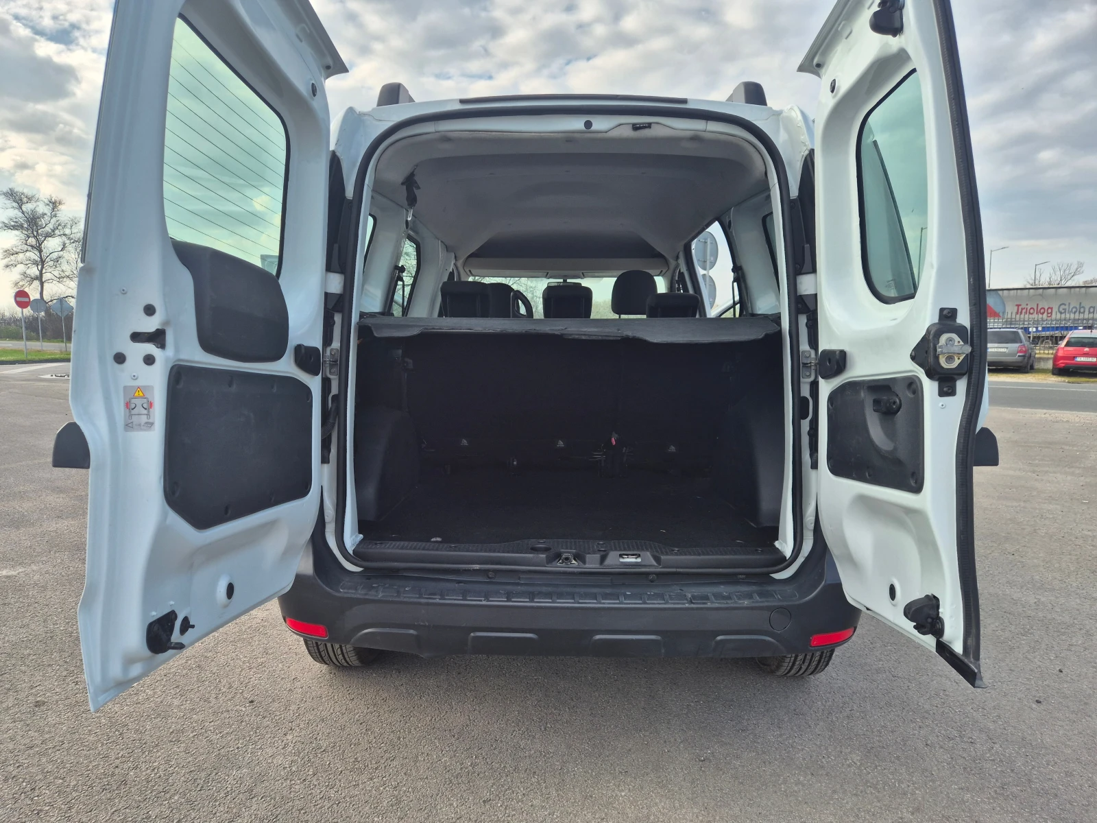 Dacia Dokker 1.5DCI 75кс., снимка 11 - Автомобили и джипове - 53977889