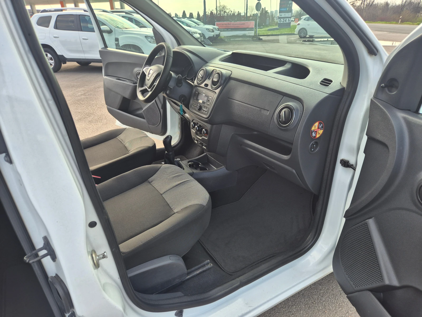 Dacia Dokker 1.5DCI 75кс., снимка 9 - Автомобили и джипове - 53977889