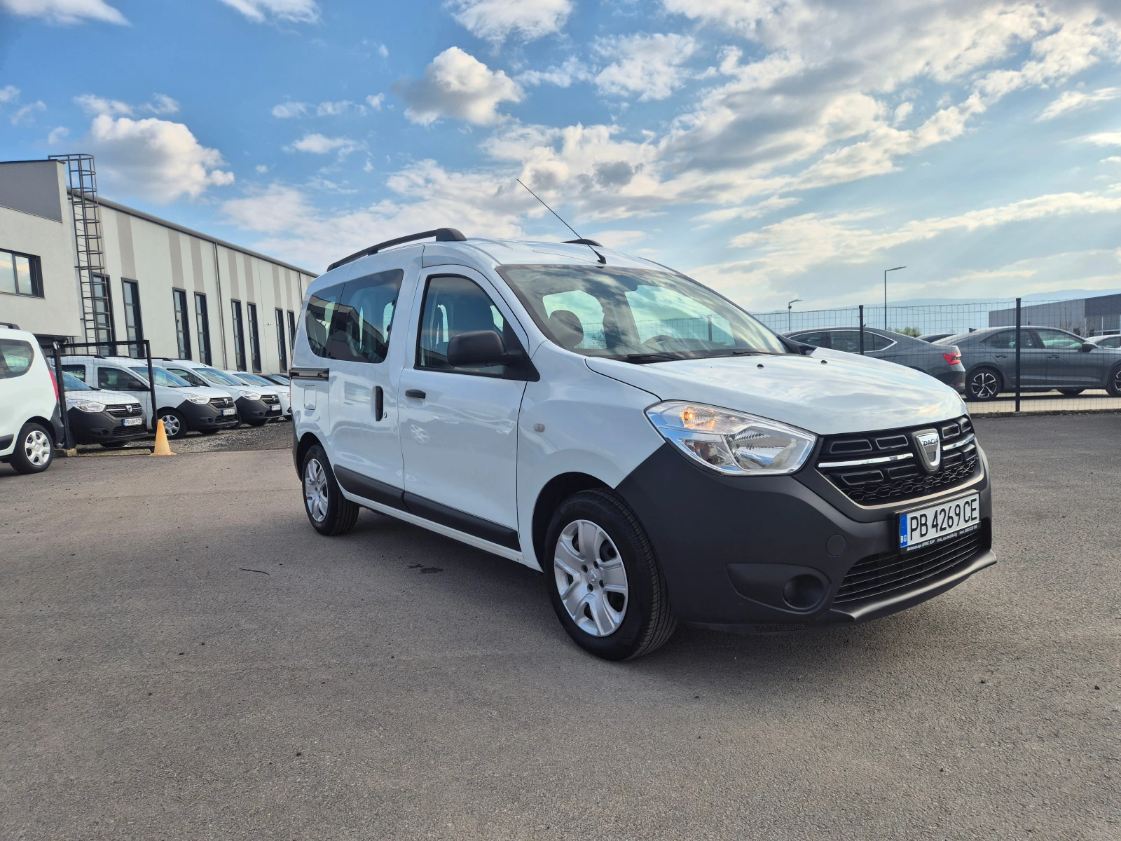 Dacia Dokker 1.5DCI 75кс., снимка 7 - Автомобили и джипове - 53977889