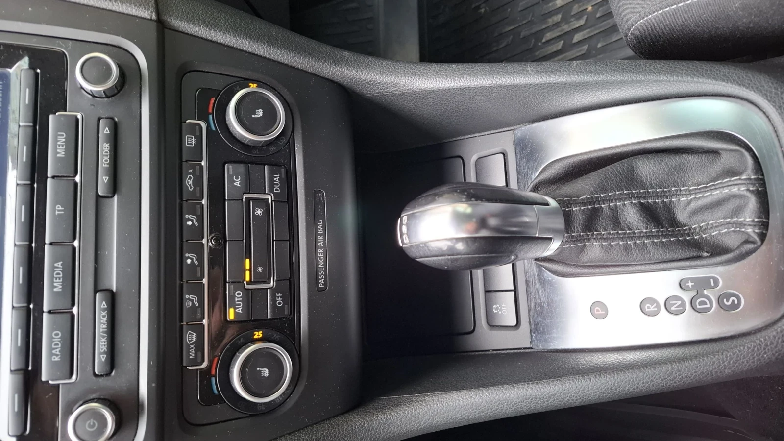 VW Golf 1.6 TDI Style, снимка 6 - Автомобили и джипове - 54163825