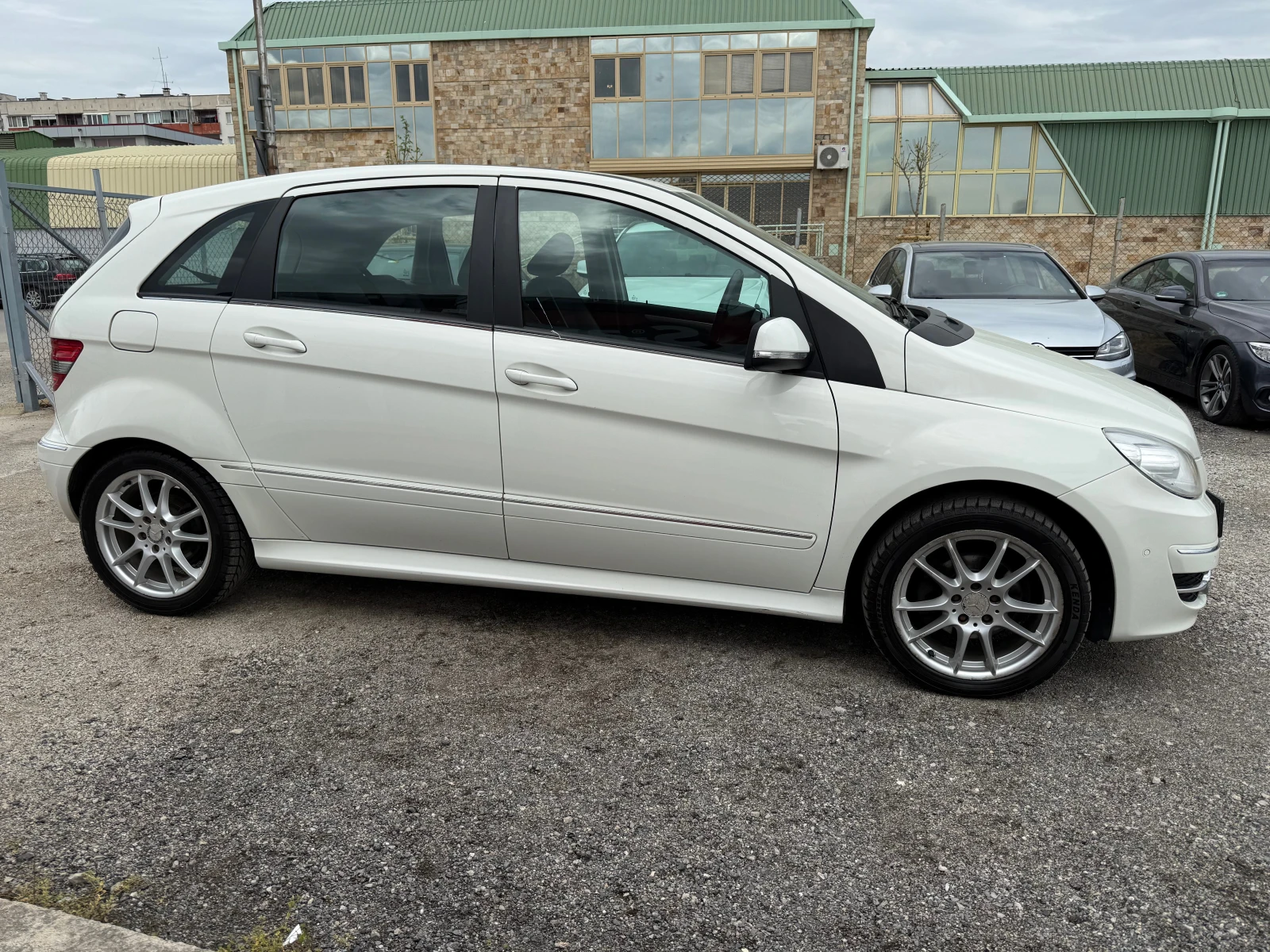 Mercedes-Benz B 180 АВТОМАТ* ПОДГРЕВ* КОЖА* BLUETOOTH* SWISS, снимка 4 - Автомобили и джипове - 54489864