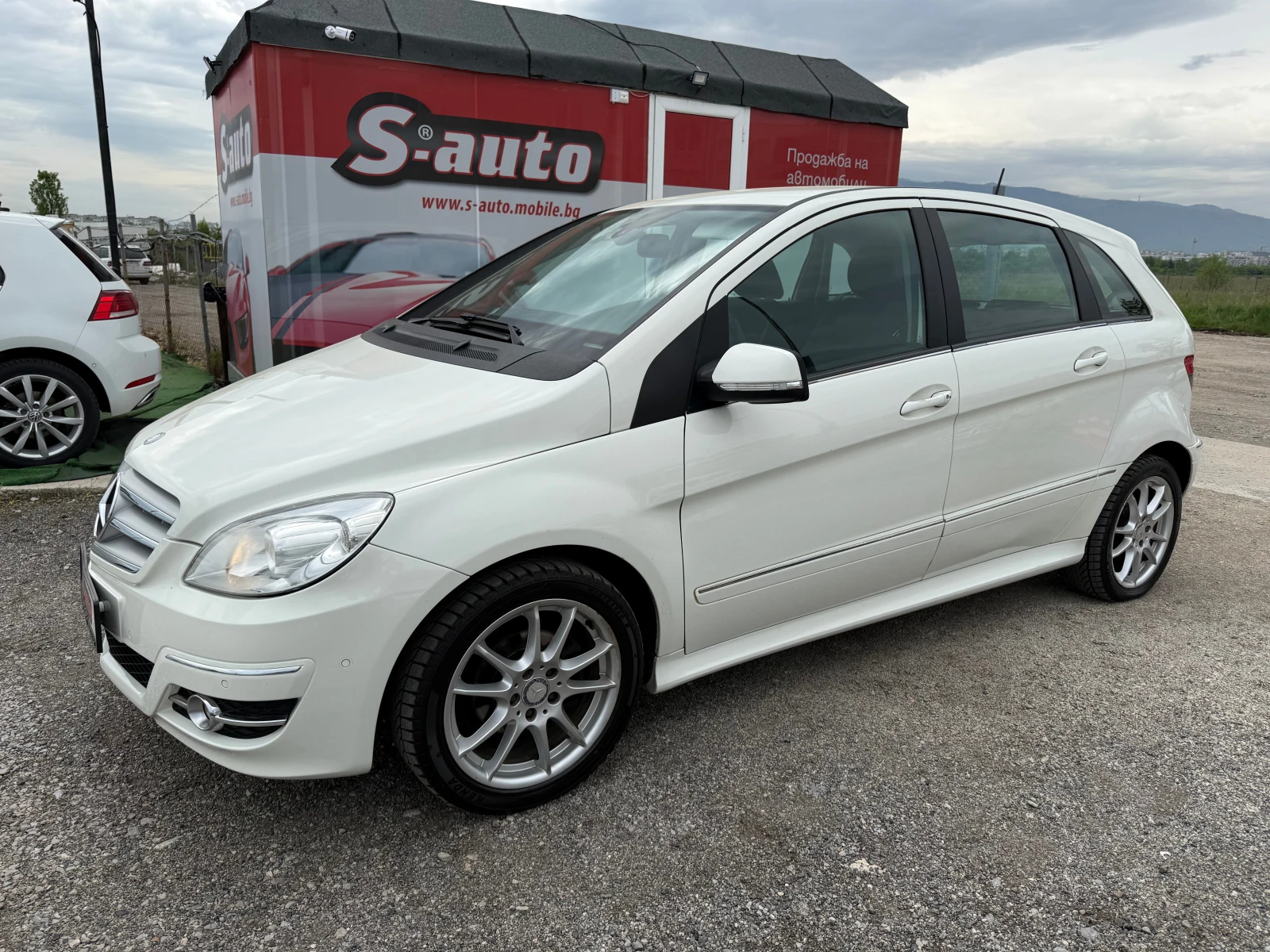 Mercedes-Benz B 180 АВТОМАТ* ПОДГРЕВ* КОЖА* BLUETOOTH* SWISS, снимка 9 - Автомобили и джипове - 54489864