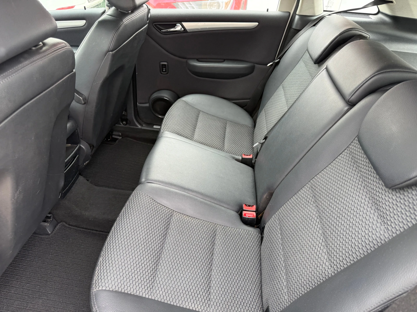 Mercedes-Benz B 180 АВТОМАТ* ПОДГРЕВ* КОЖА* BLUETOOTH* SWISS, снимка 13 - Автомобили и джипове - 54489864