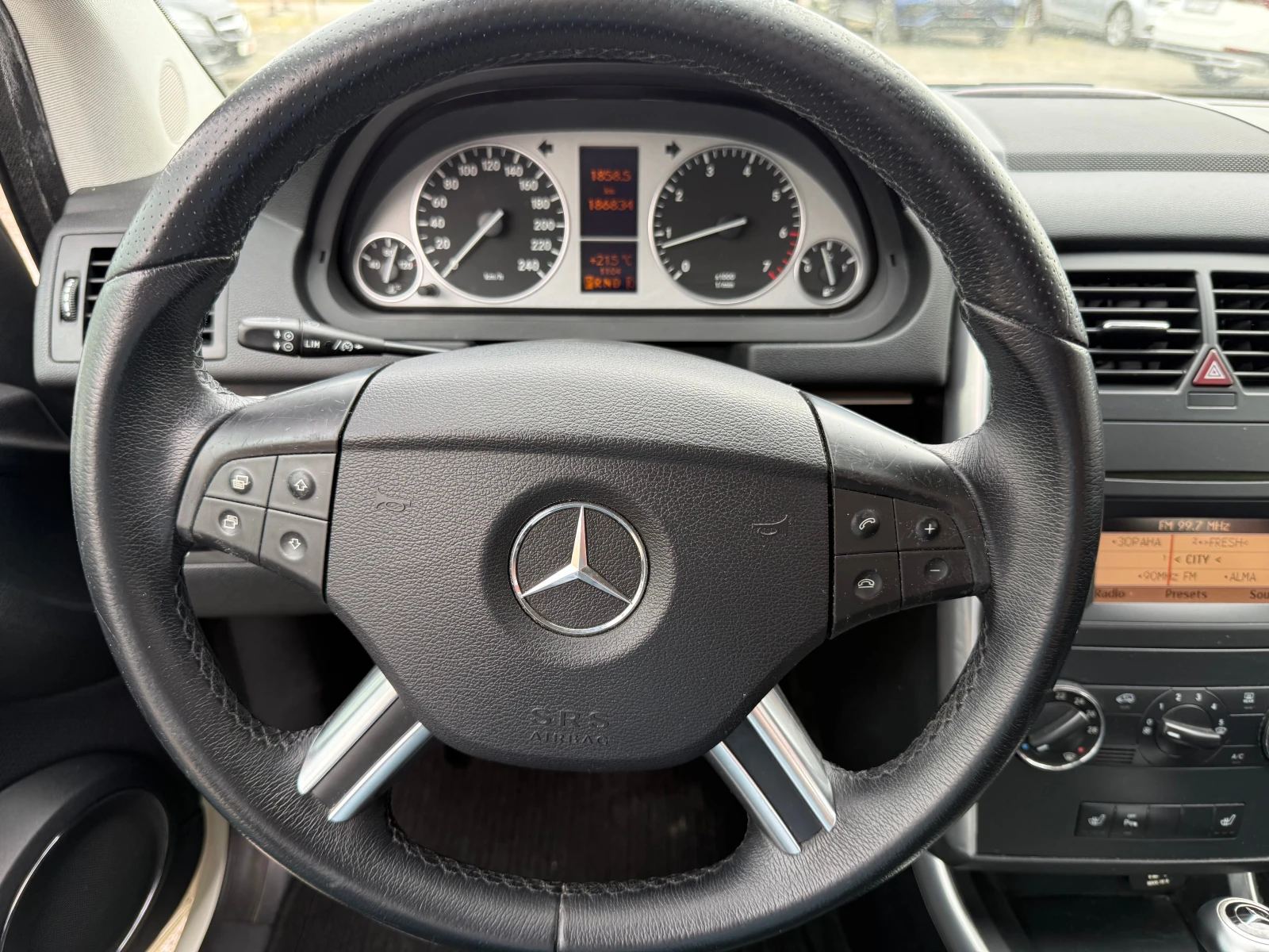 Mercedes-Benz B 180 АВТОМАТ* ПОДГРЕВ* КОЖА* BLUETOOTH* SWISS, снимка 16 - Автомобили и джипове - 54489864