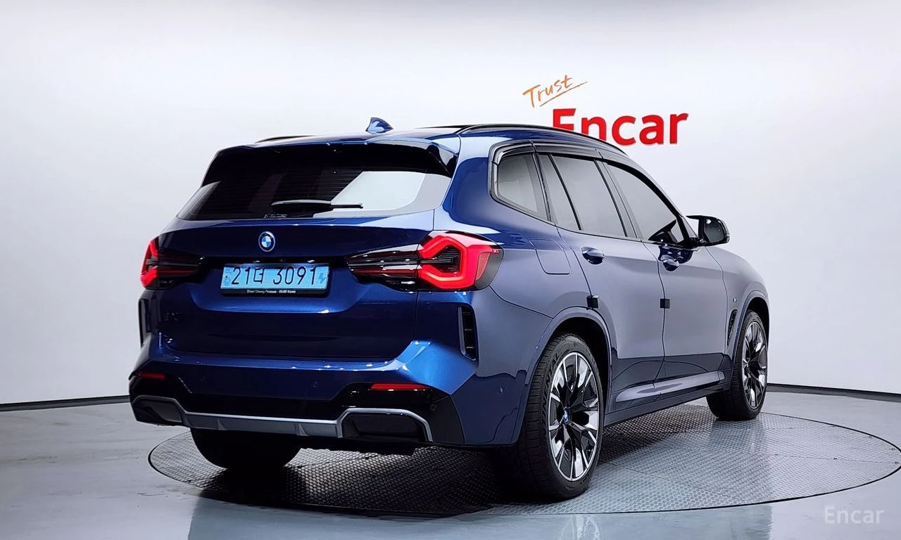 BMW iX3 M* SPORT* HARMON* KARDON* ХЕДЪП* LANE* ASSIST* 360, снимка 2 - Автомобили и джипове - 54511582