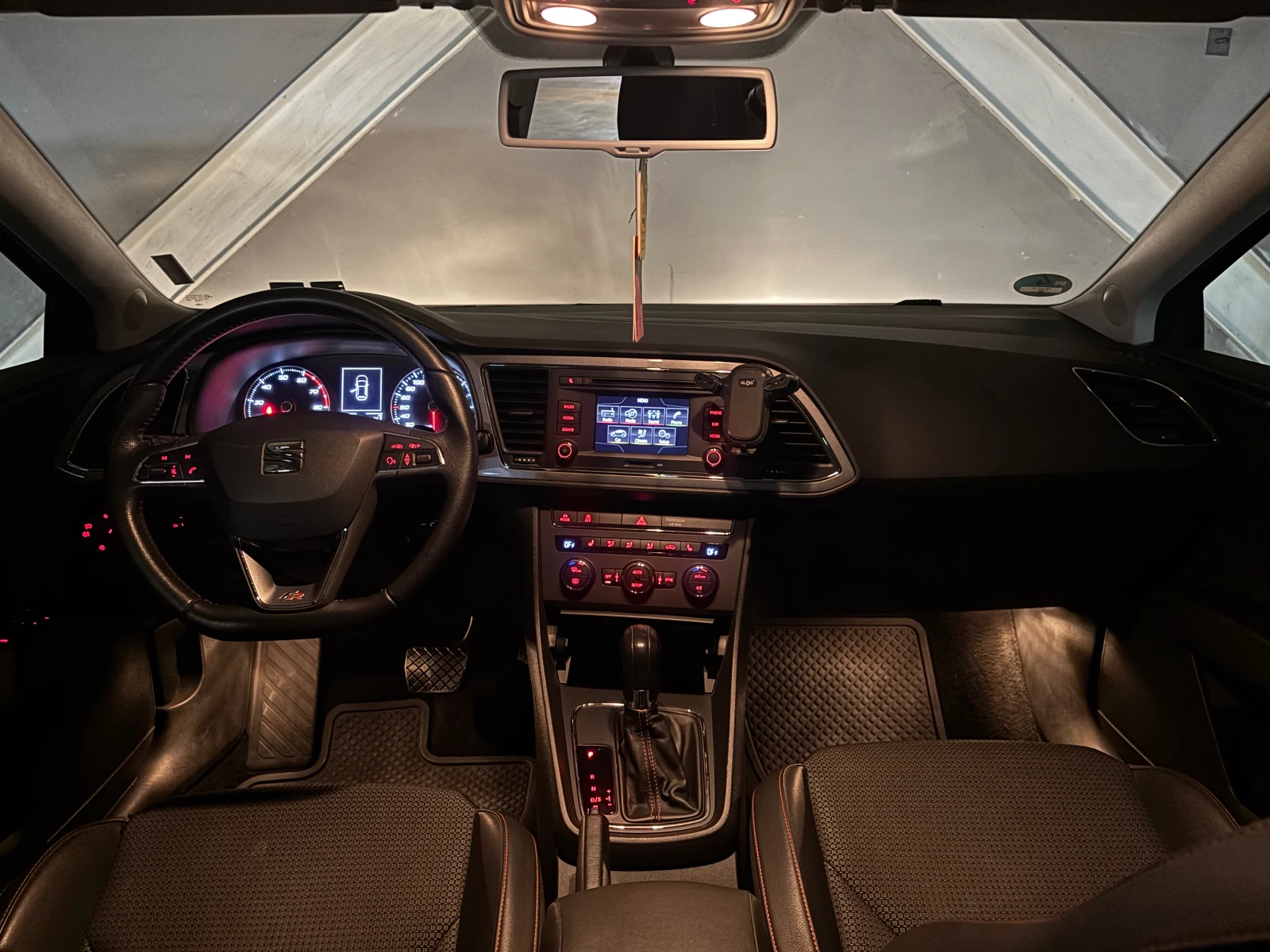 Seat Leon, снимка 12 - Автомобили и джипове - 54511558