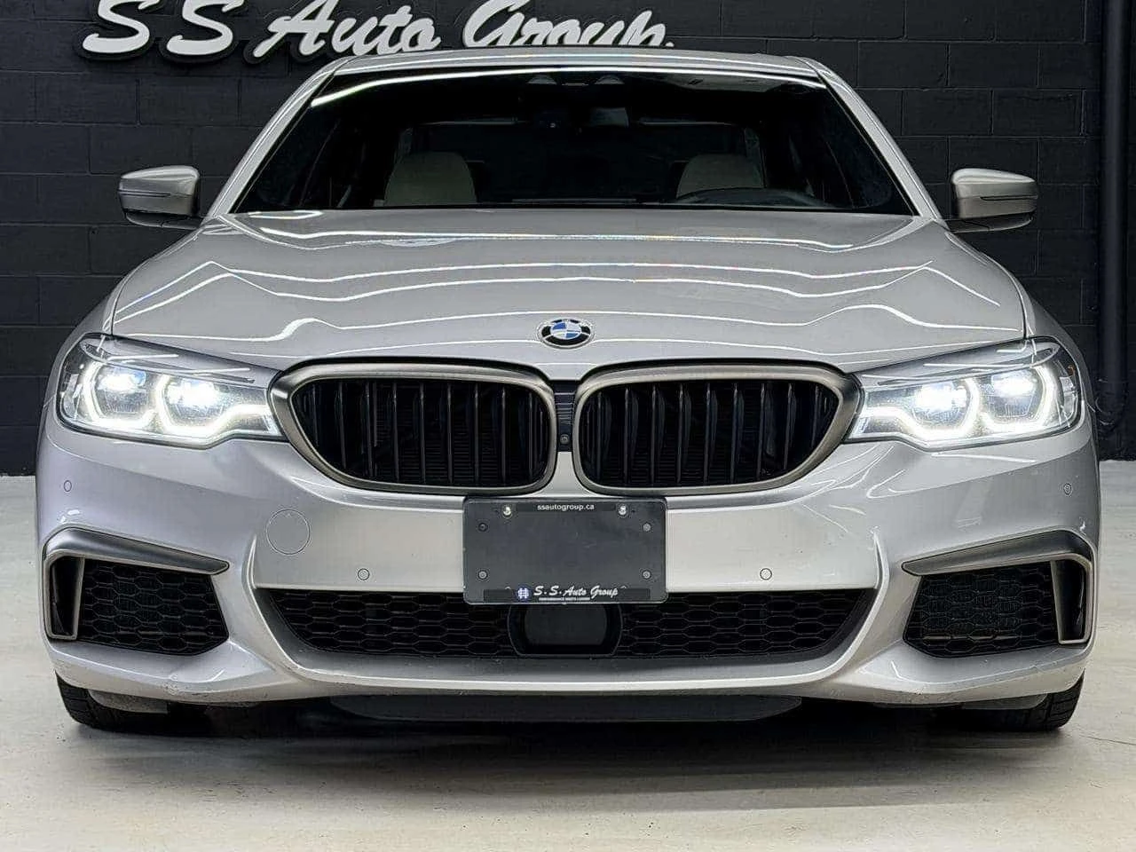 BMW 550 * NAV| 360CAM| ACC| BSM| FCW| B&W SOUND| MASSAGE| , снимка 2 - Автомобили и джипове - 54918634