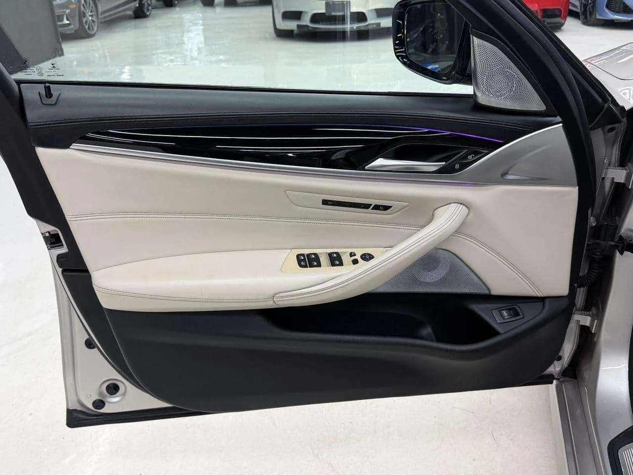 BMW 550 * NAV| 360CAM| ACC| BSM| FCW| B&W SOUND| MASSAGE| , снимка 14 - Автомобили и джипове - 54918634