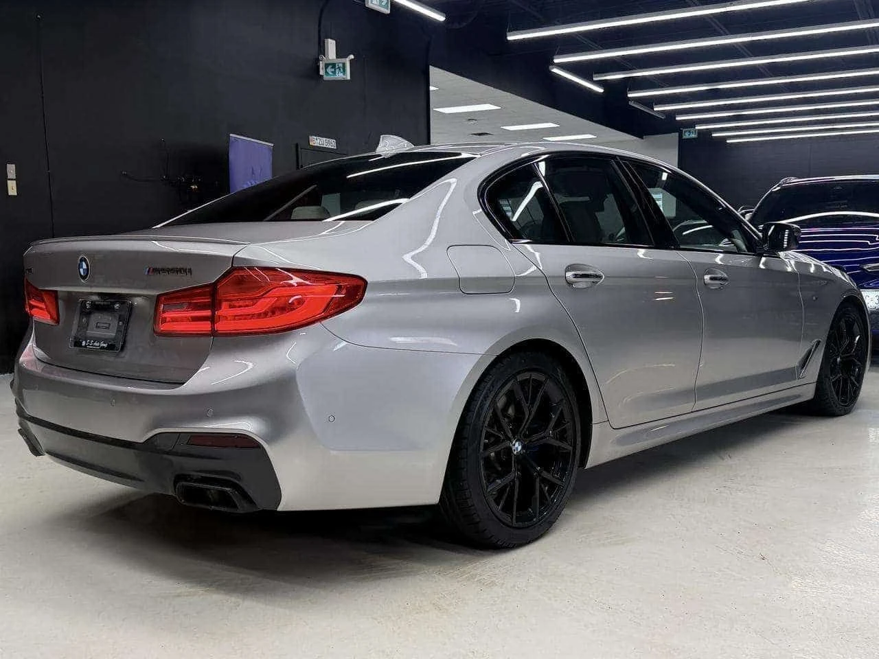 BMW 550 * NAV| 360CAM| ACC| BSM| FCW| B&W SOUND| MASSAGE| , снимка 3 - Автомобили и джипове - 54918634