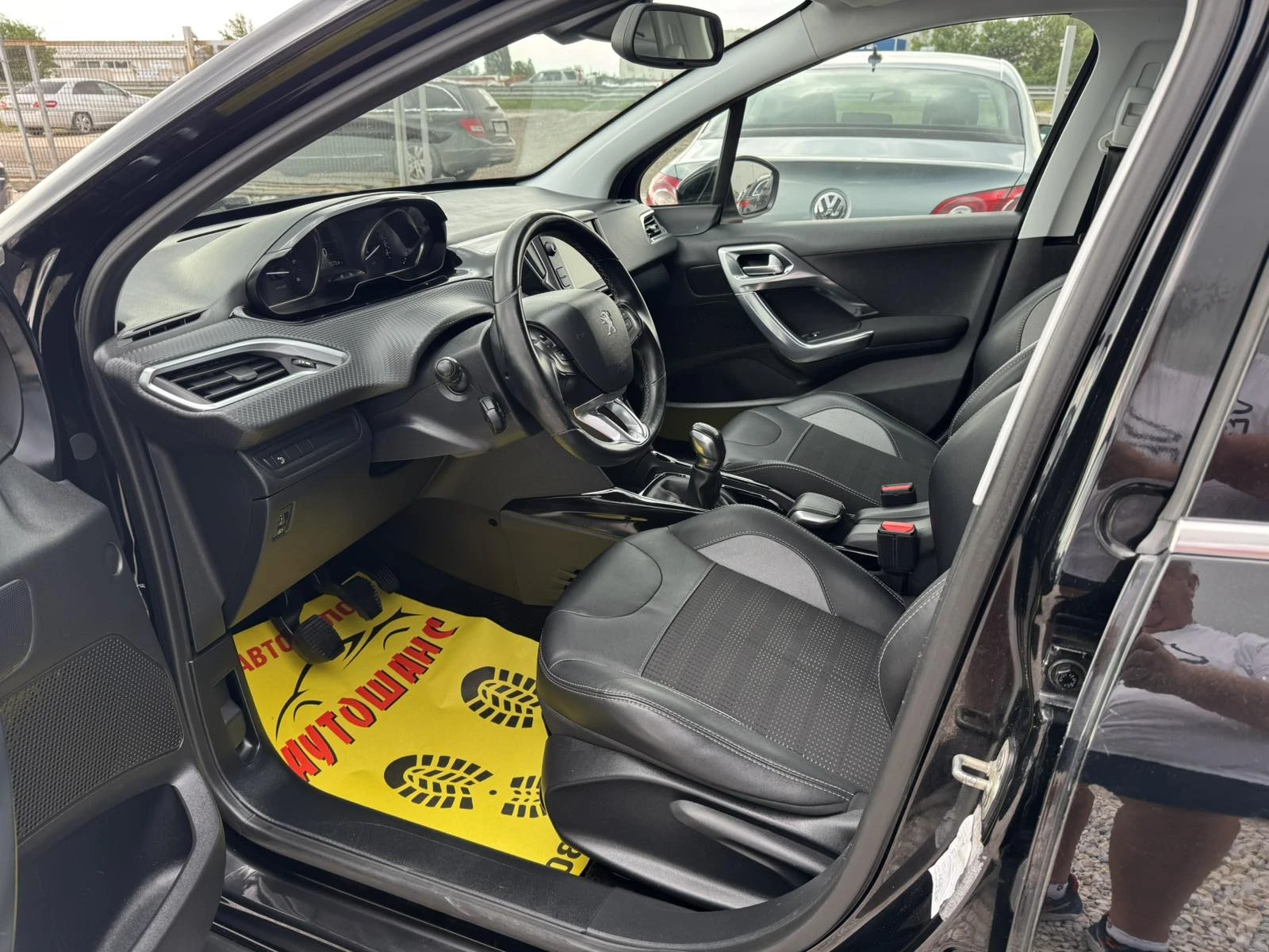 Peugeot 2008 1.6 BLUE HDI ALLURE, снимка 12 - Автомобили и джипове - 54943178