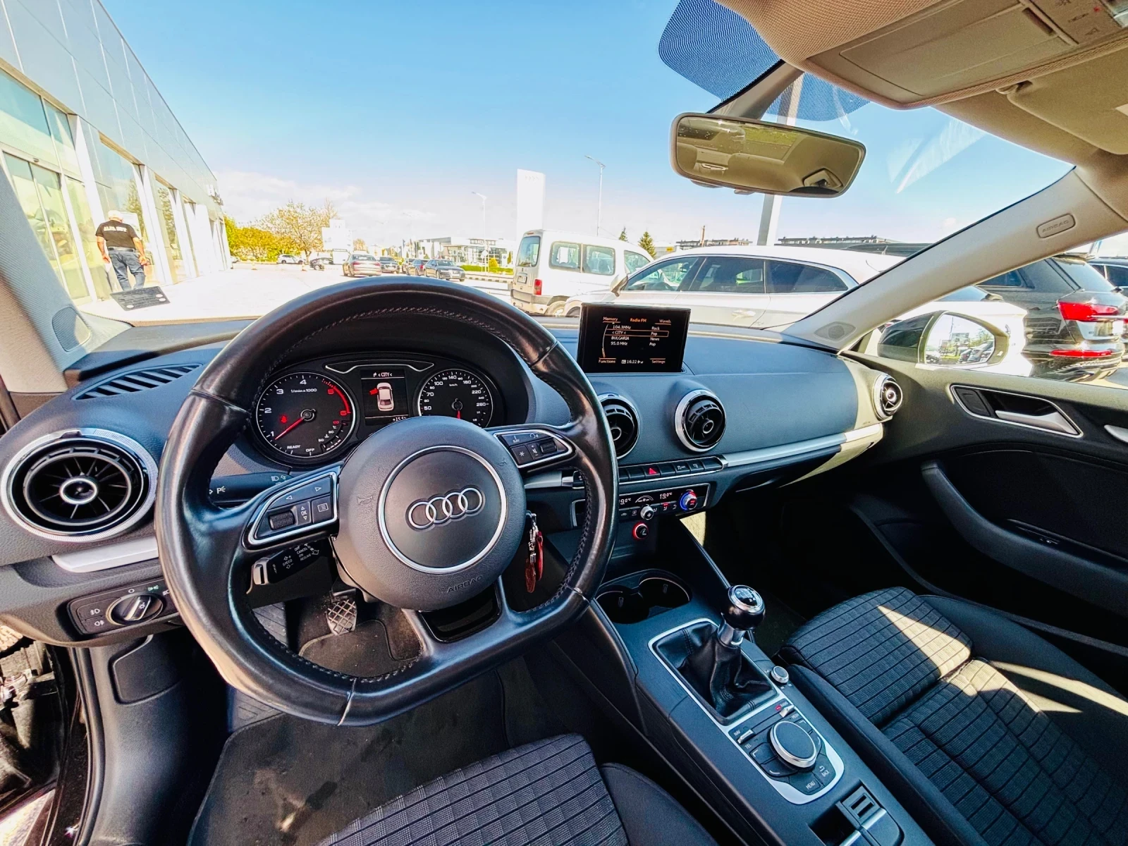 Audi A3 1.6 TDi S-line LED, снимка 5 - Автомобили и джипове - 54953989