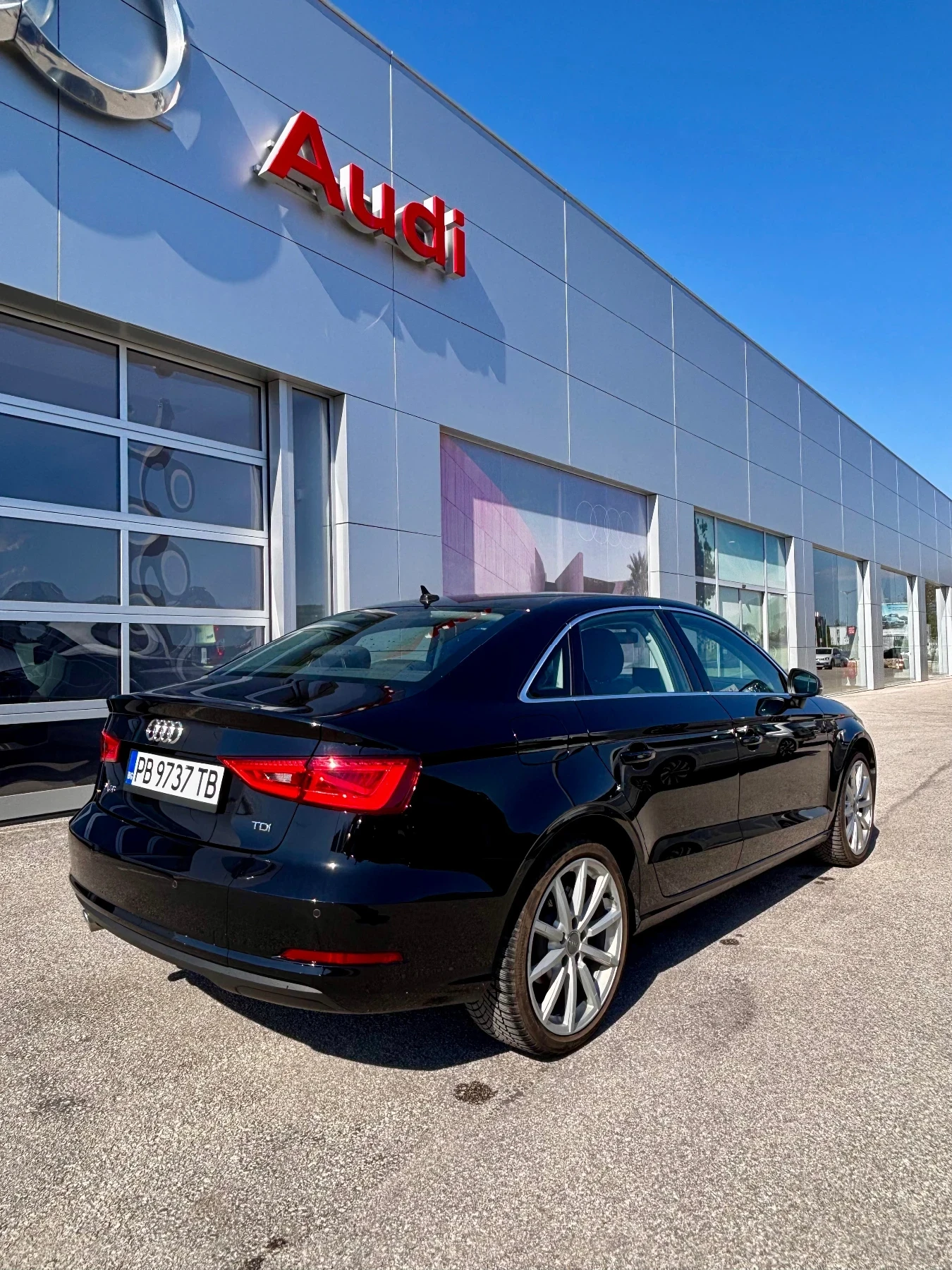 Audi A3 1.6 TDi S-line LED, снимка 2 - Автомобили и джипове - 54953989