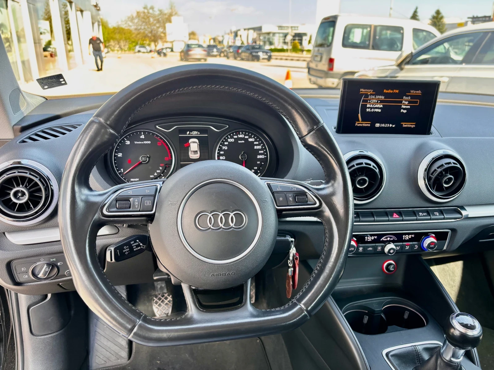 Audi A3 1.6 TDi S-line LED, снимка 6 - Автомобили и джипове - 54953989