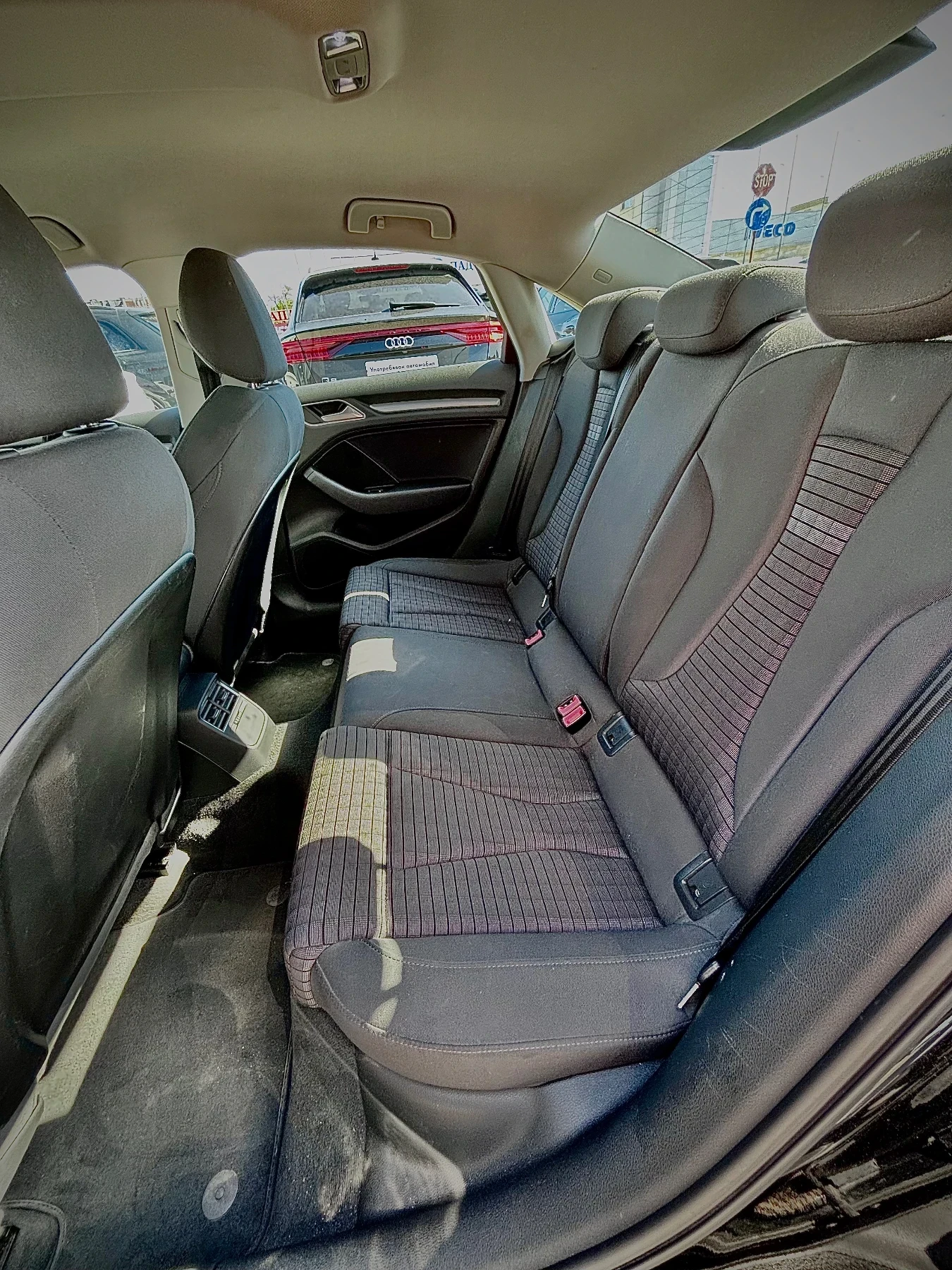 Audi A3 1.6 TDi S-line LED, снимка 8 - Автомобили и джипове - 54953989