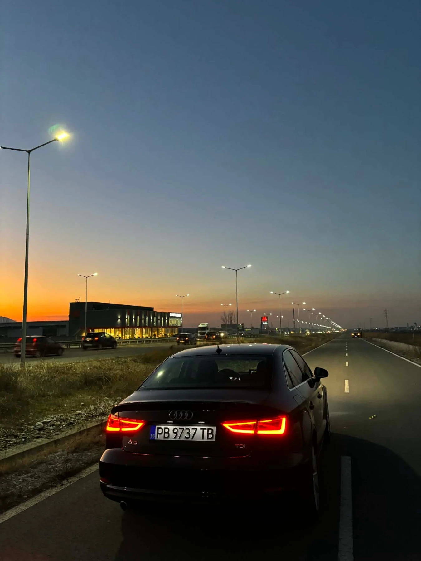 Audi A3 1.6 TDi S-line LED, снимка 16 - Автомобили и джипове - 54953989