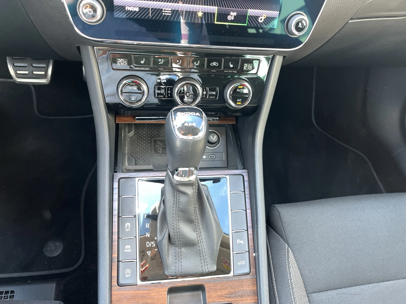 Skoda Superb SCOUT 2, 0 TDI 200 к.с. 7-степенна автоматична, 4x, снимка 15 - Автомобили и джипове - 54969590