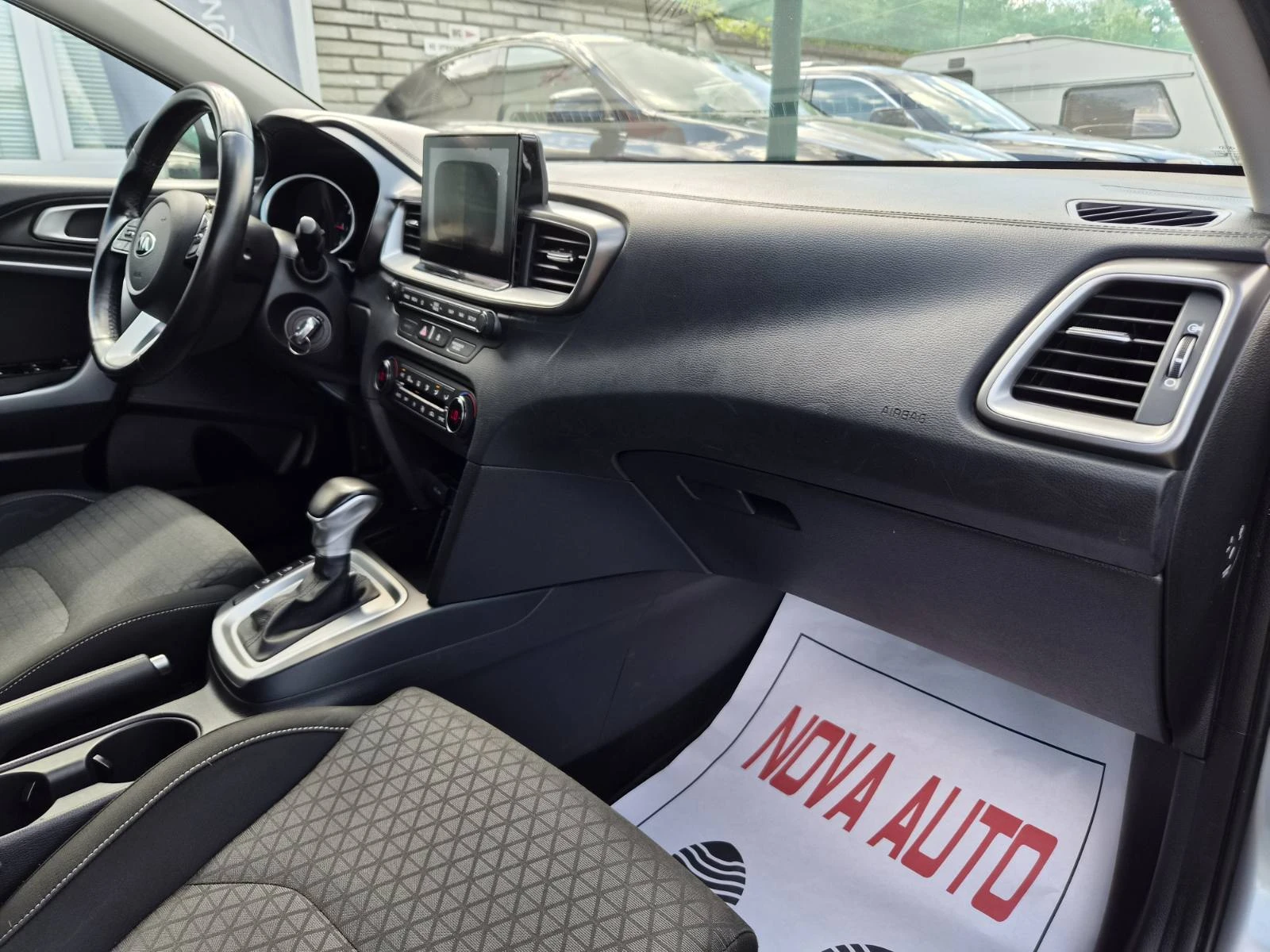 Kia Ceed 1.6CRDI-AUTOMATIC, снимка 12 - Автомобили и джипове - 54981069