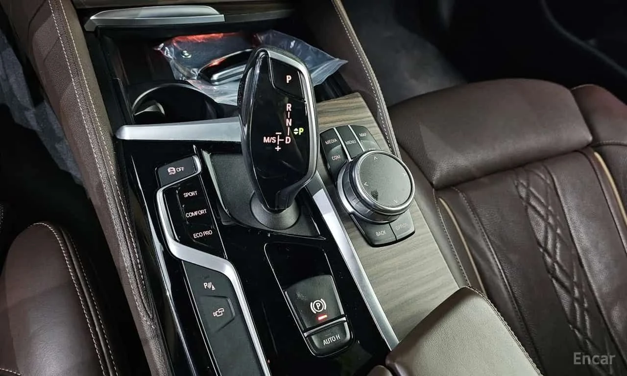 BMW 520 * xDrive  * ОПЦИЯ ЗА ФИНАНСИРАНЕ , снимка 9 - Автомобили и джипове - 55580395