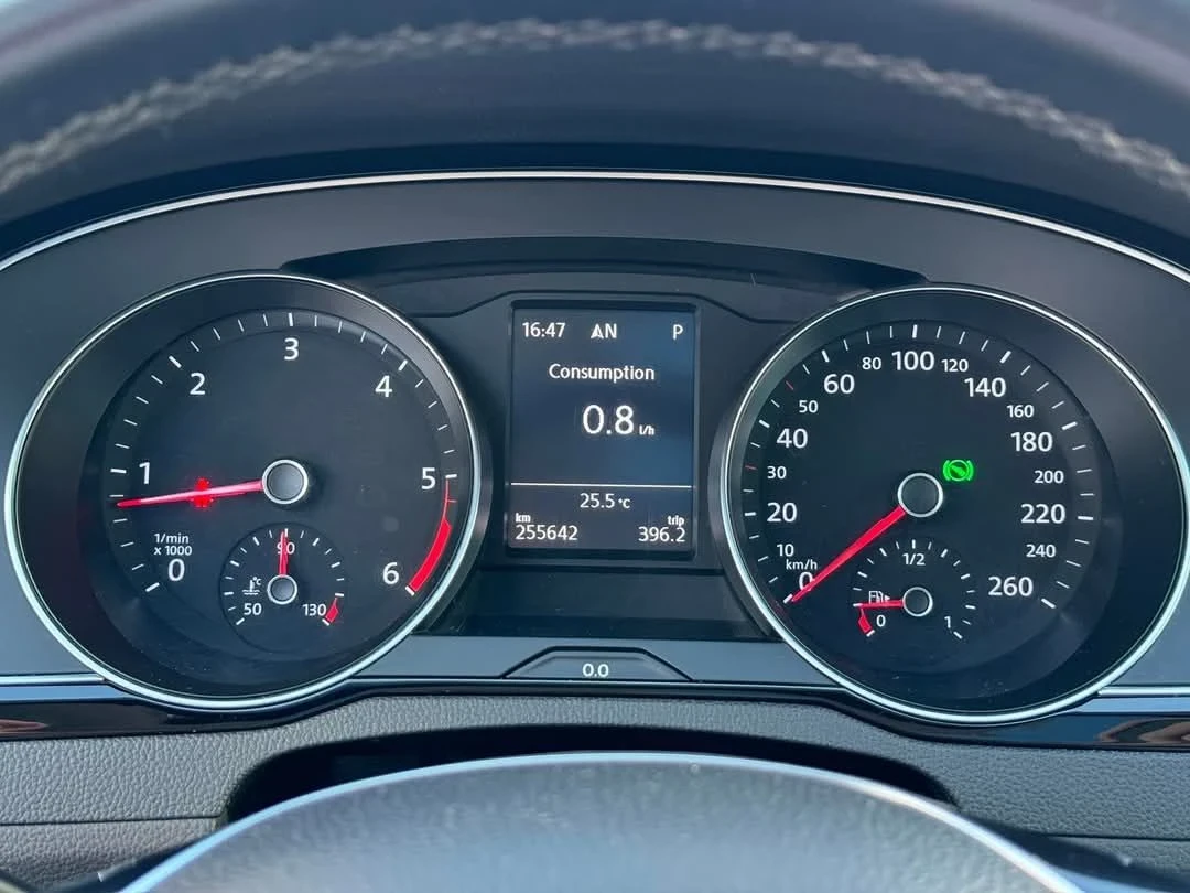 VW Passat, снимка 11 - Автомобили и джипове - 56339388