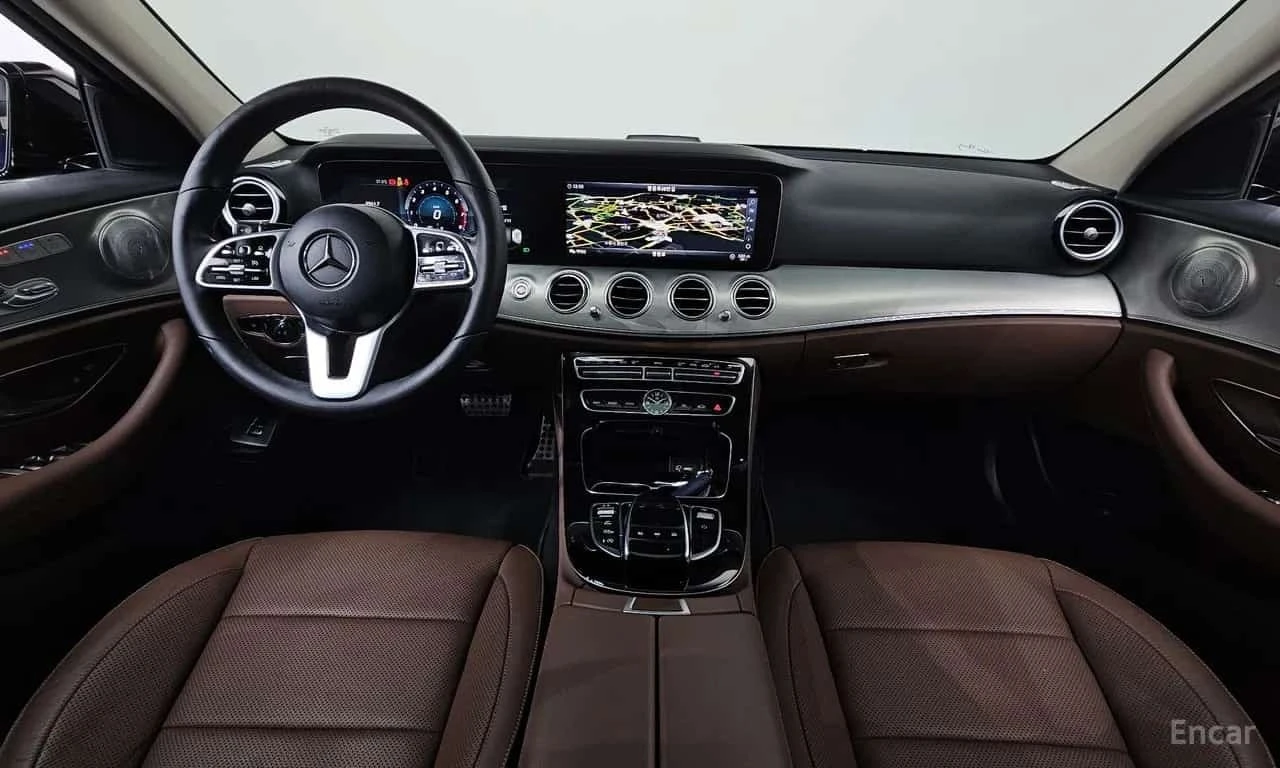 Mercedes-Benz E 300 AMG Line/ОБДУХ/360/ХЕДЪП/ПОДГРЕВ/, снимка 7 - Автомобили и джипове - 56341437