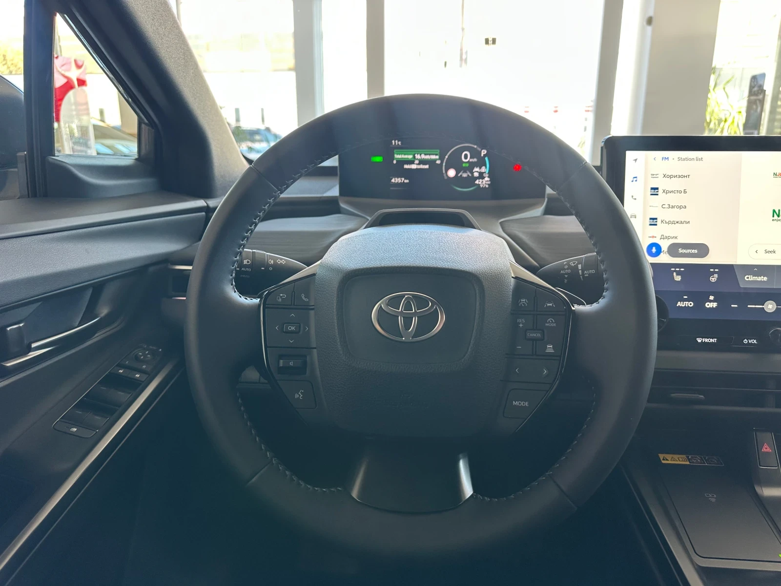 Toyota CH-R+ Наличен!, снимка 11 - Автомобили и джипове - 56537066