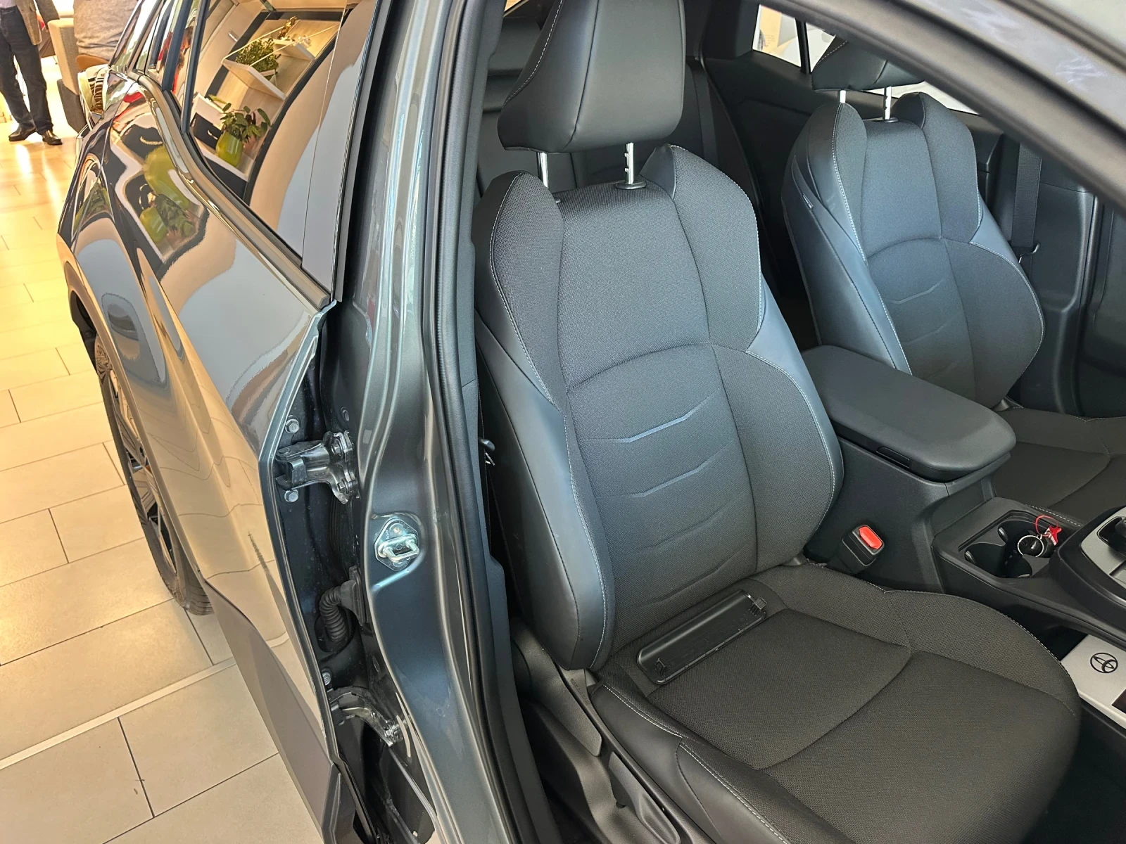 Toyota CH-R+ Наличен!, снимка 7 - Автомобили и джипове - 56537066