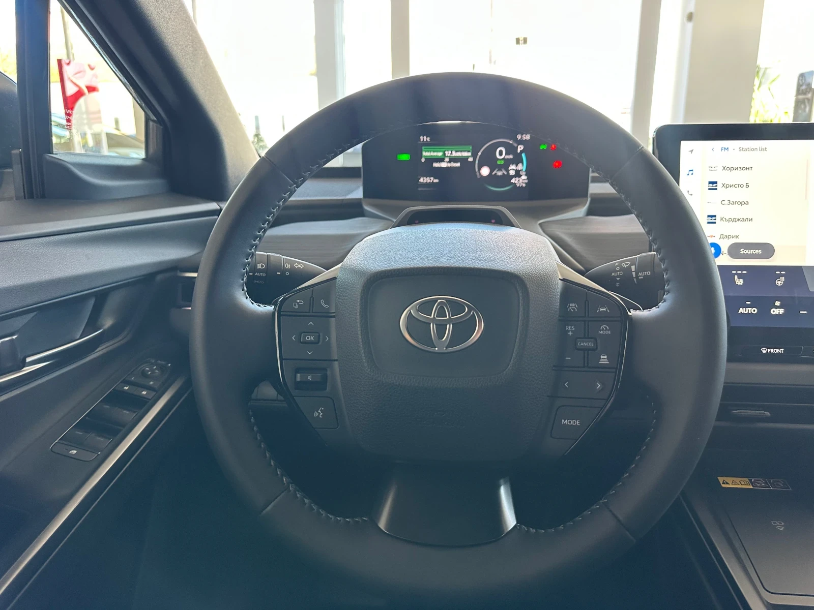 Toyota CH-R+ Наличен!, снимка 14 - Автомобили и джипове - 56537066