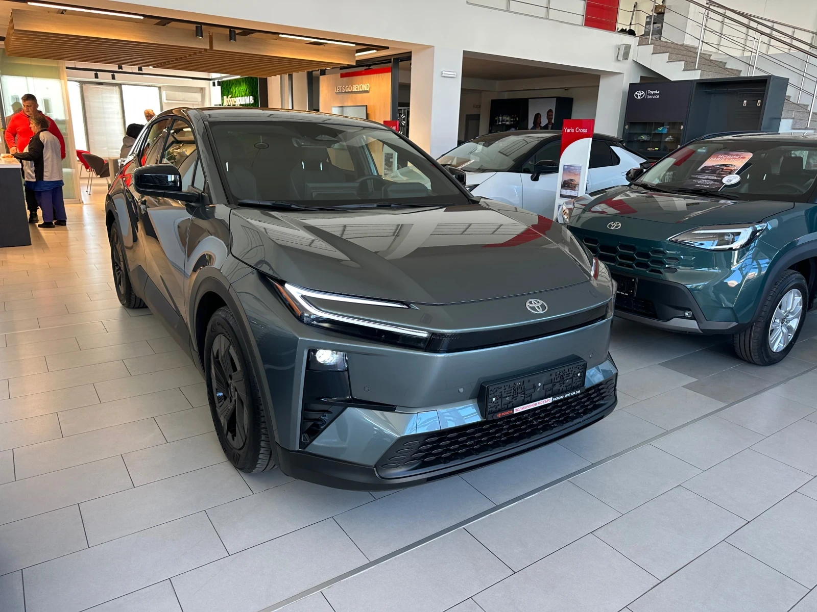 Toyota CH-R+ Наличен!, снимка 6 - Автомобили и джипове - 56537066