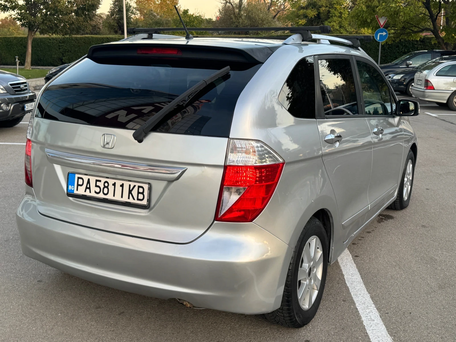 Honda Fr-v, снимка 4 - Автомобили и джипове - 56586766