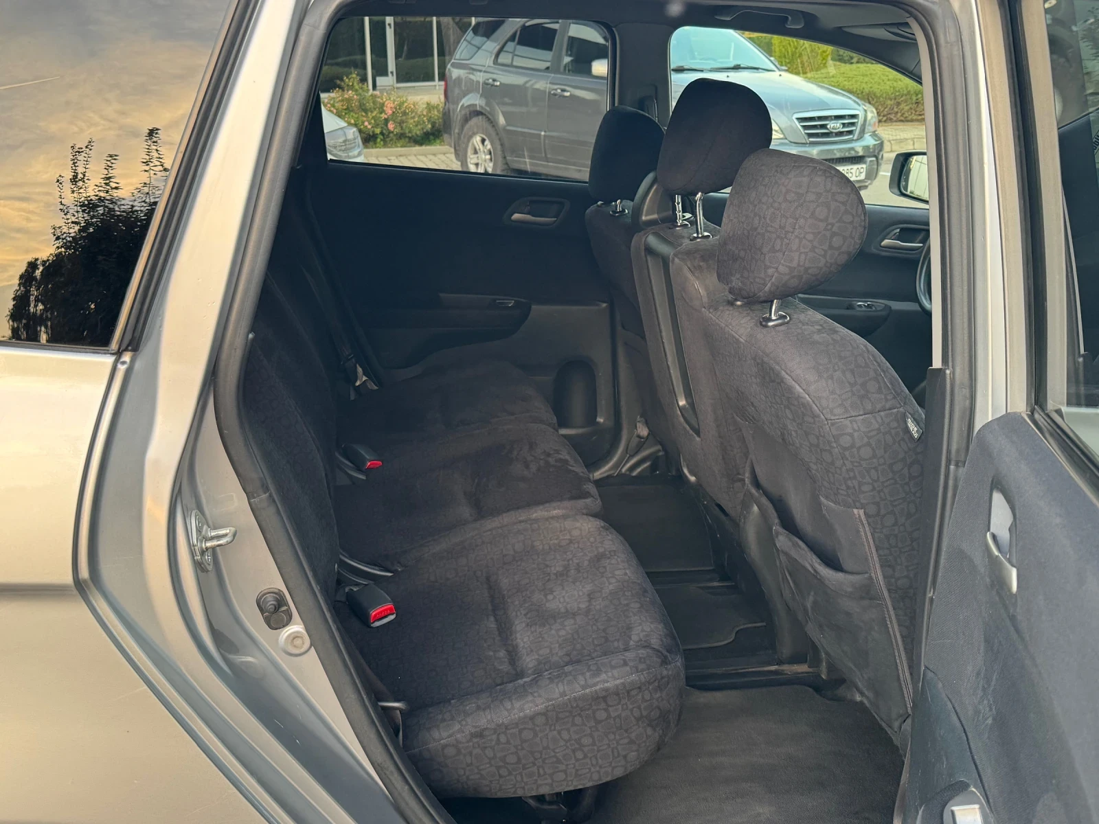 Honda Fr-v, снимка 11 - Автомобили и джипове - 56586766