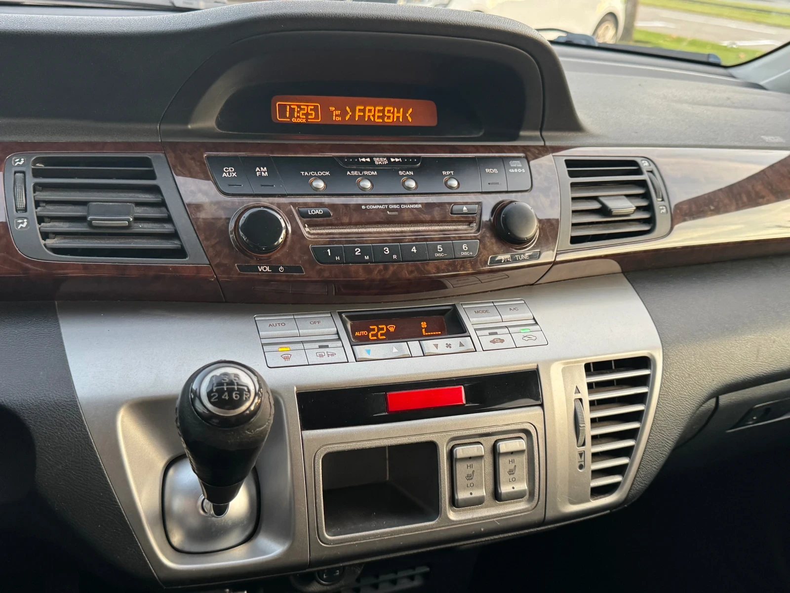 Honda Fr-v, снимка 7 - Автомобили и джипове - 56586766